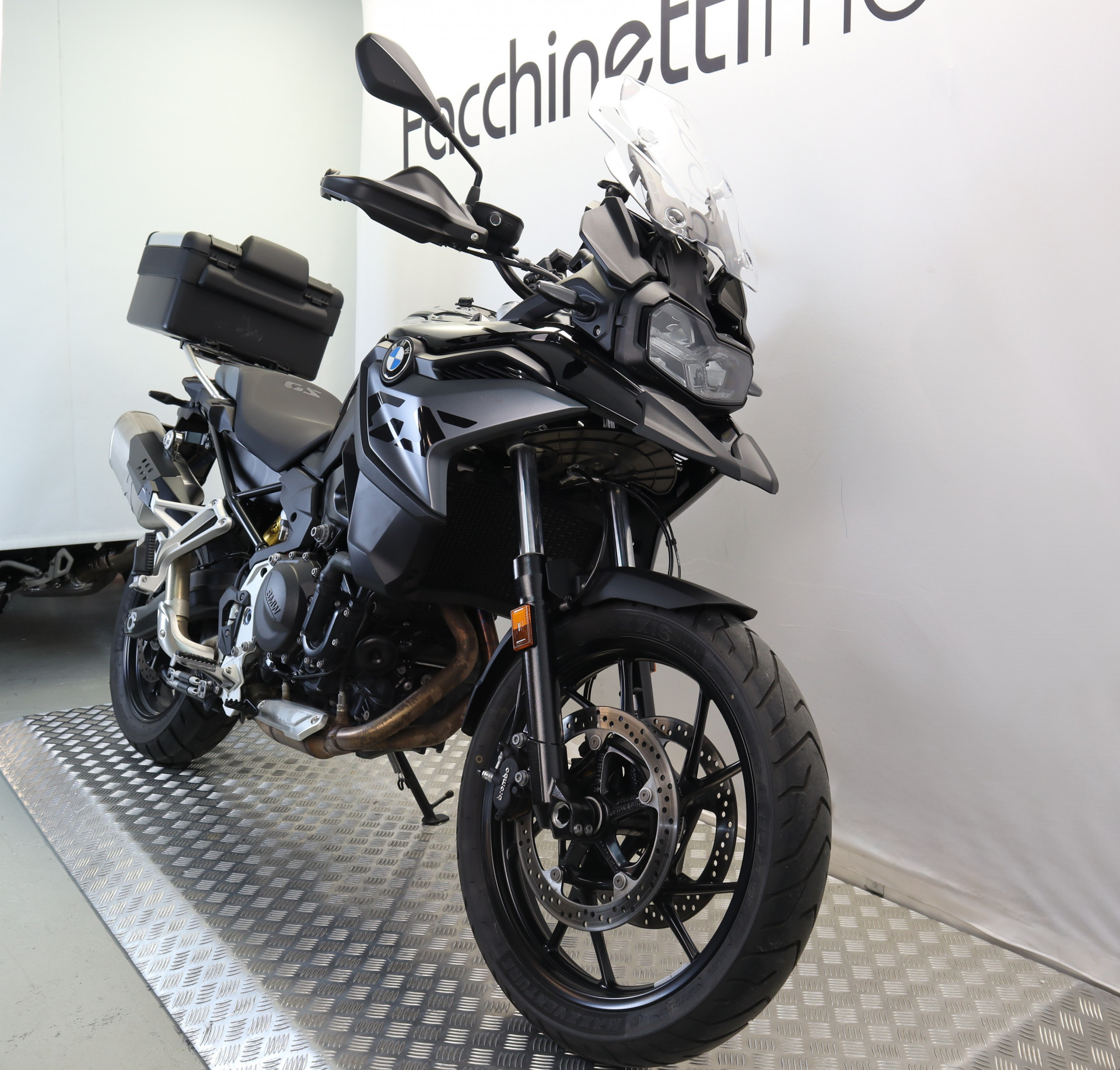 BMW F 800 GS Triple Black-showroom-element-2
