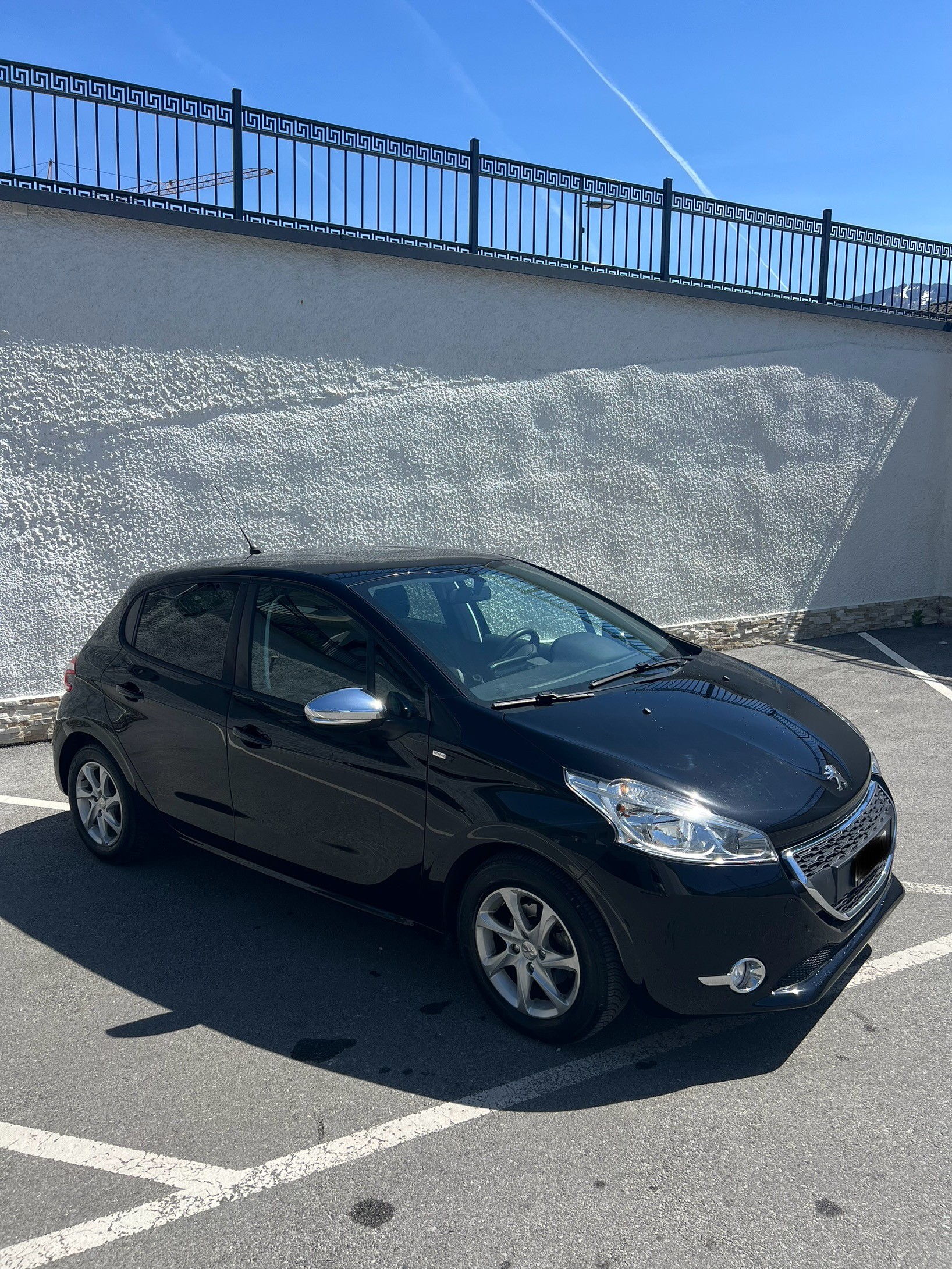 PEUGEOT 208 1.2 VTI Style-image-1