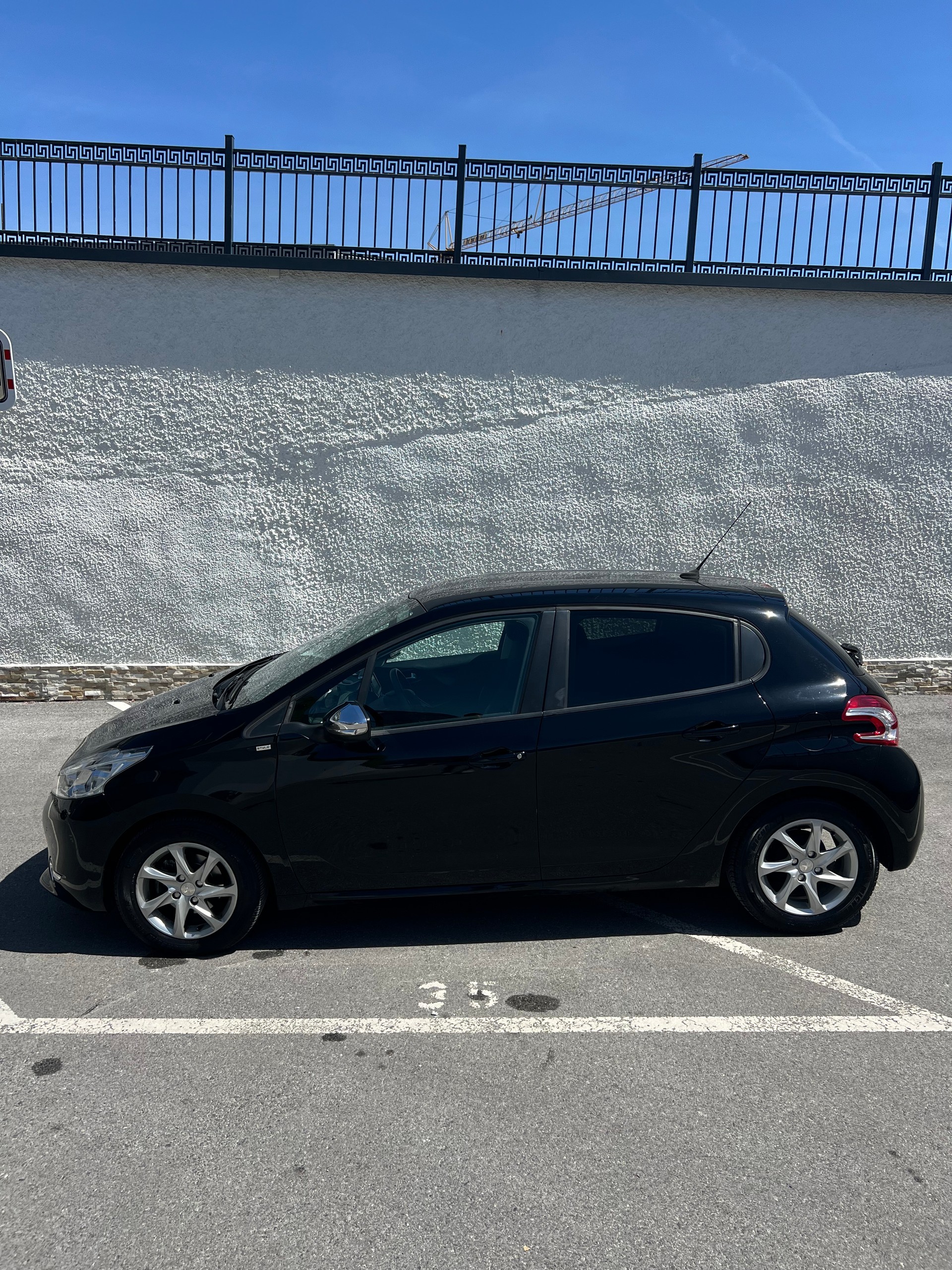 PEUGEOT 208 1.2 VTI Style-image-3