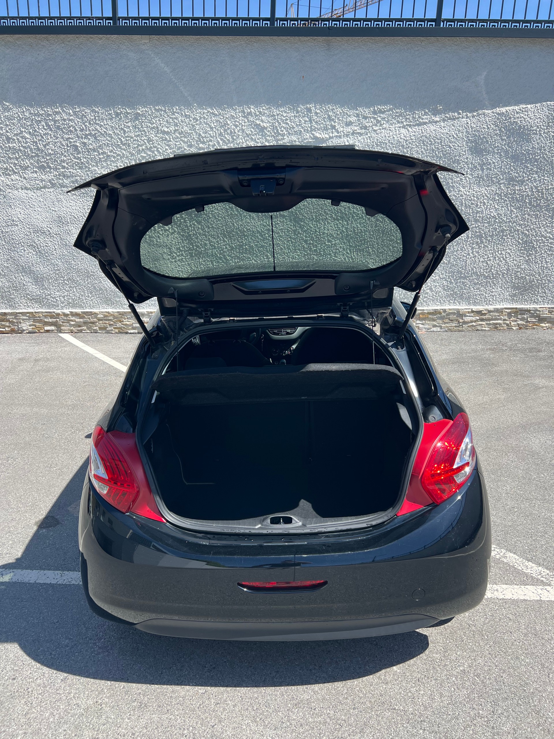 PEUGEOT 208 1.2 VTI Style-image-5