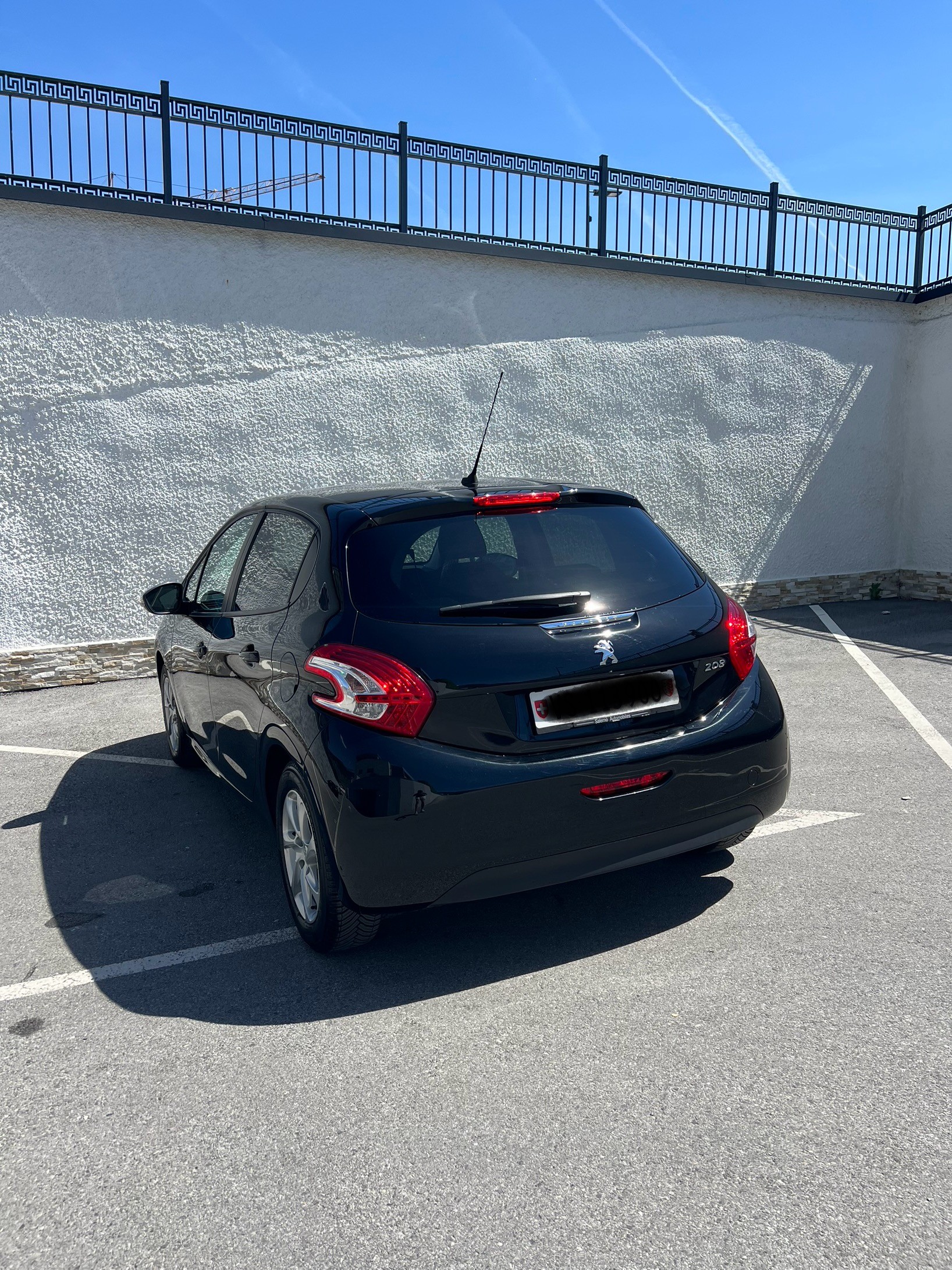 PEUGEOT 208 1.2 VTI Style-image-4