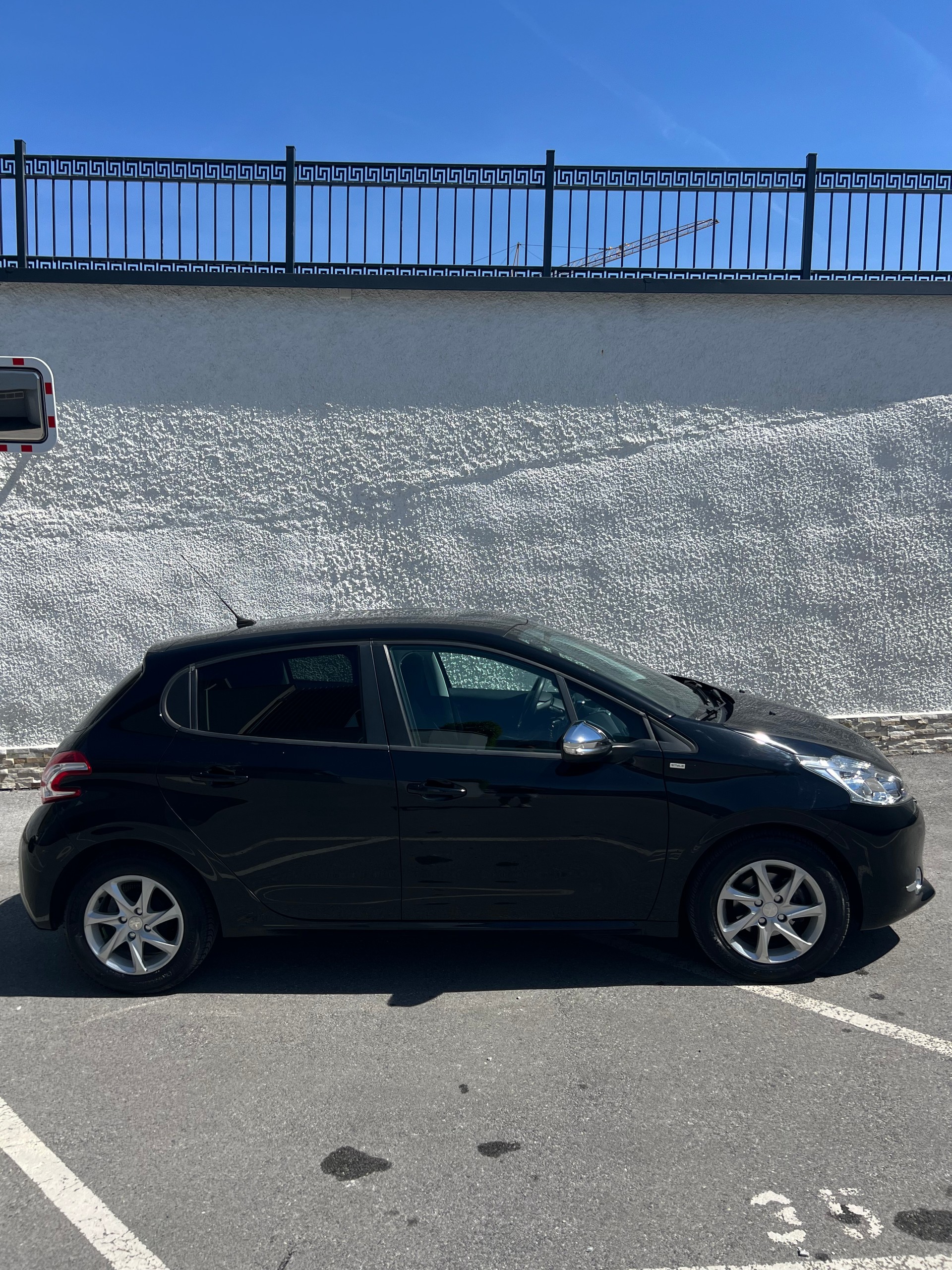 PEUGEOT 208 1.2 VTI Style-image-2