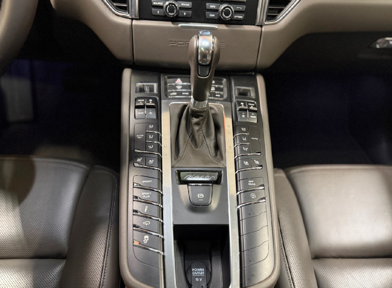 PORSCHE Macan Turbo-image-10