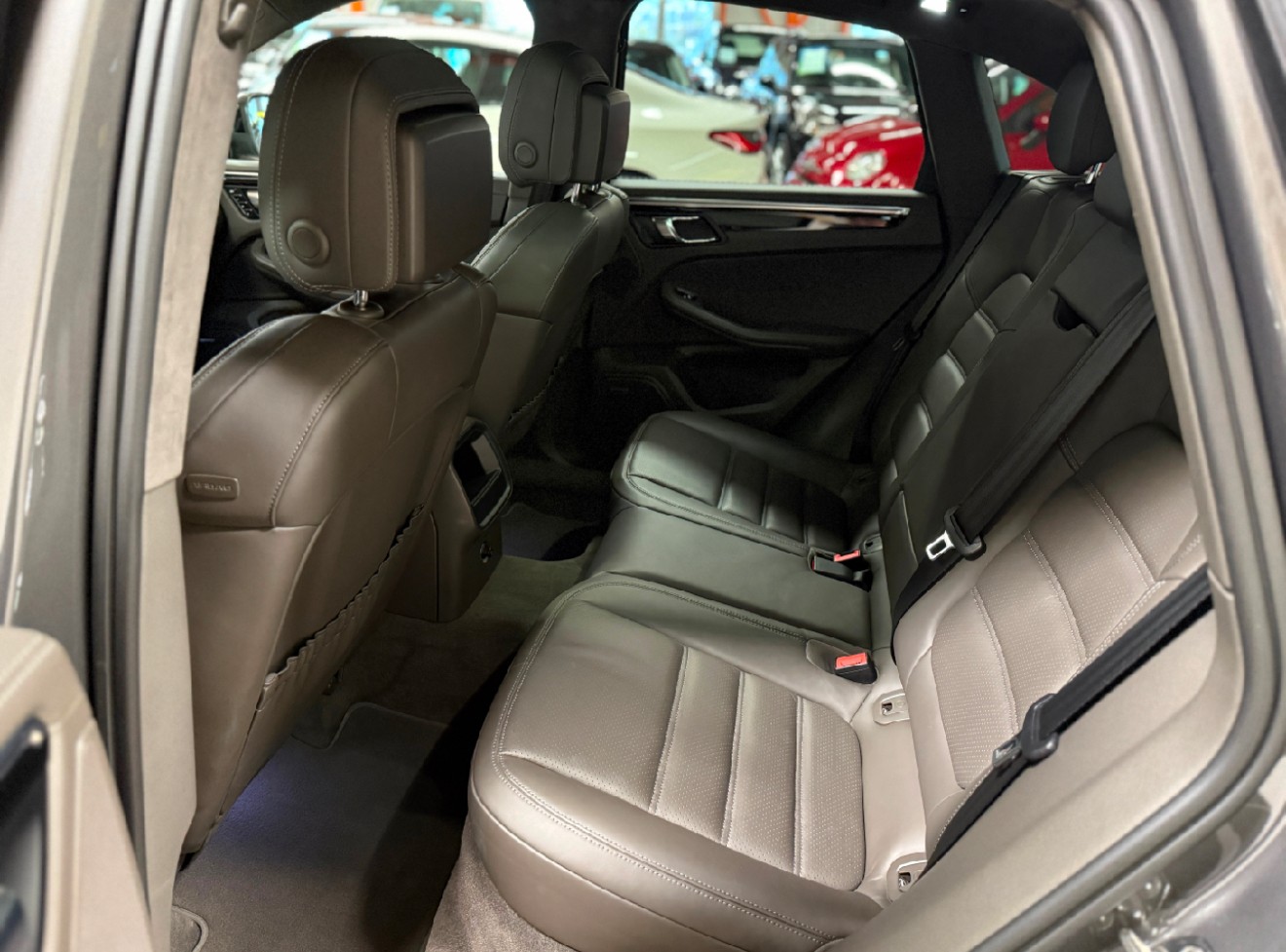 PORSCHE Macan Turbo-image-13