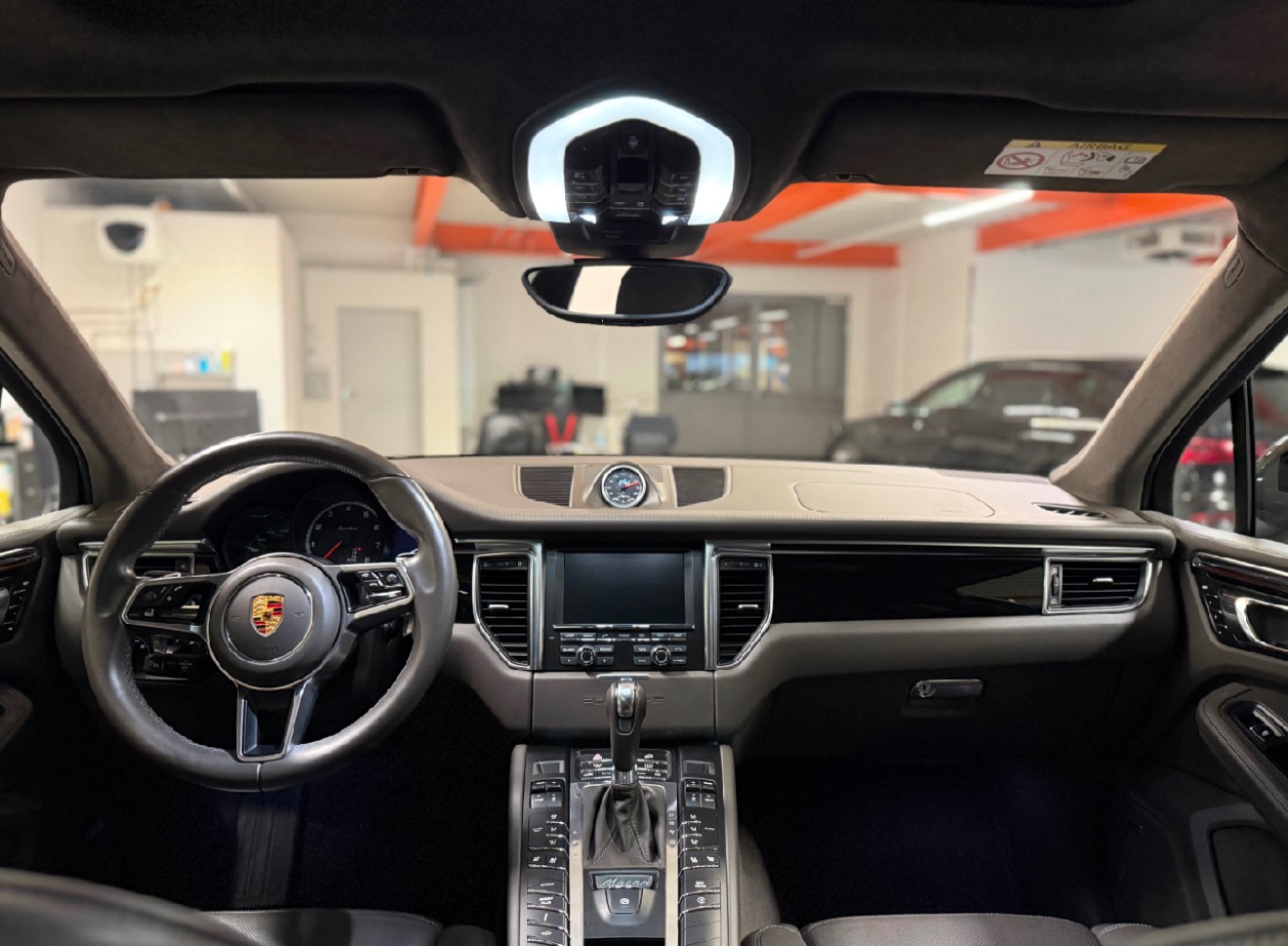 PORSCHE Macan Turbo-image-8