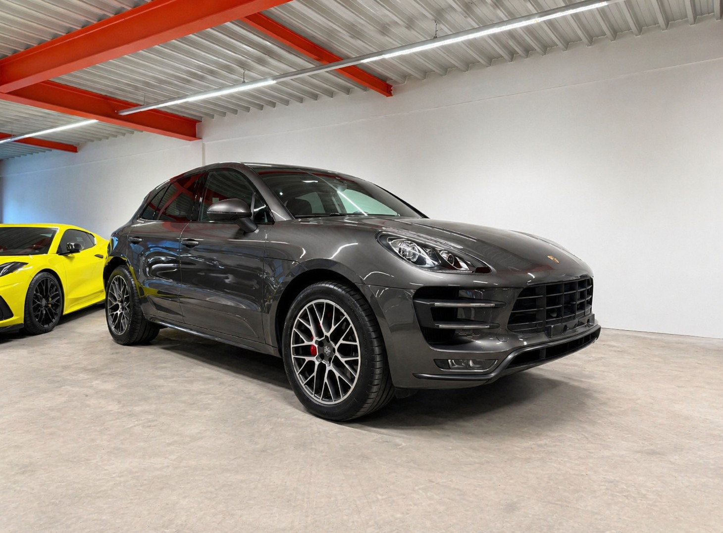 PORSCHE Macan Turbo-image-2