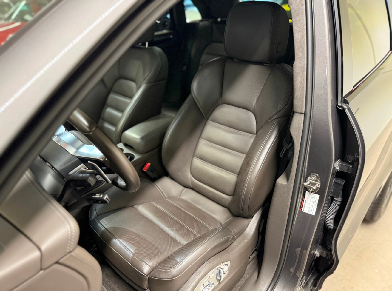 PORSCHE Macan Turbo-image-12