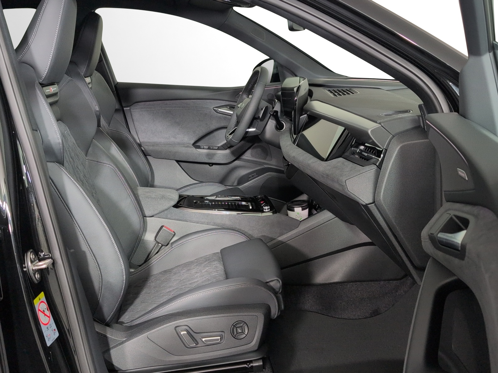AUDI Q6 e-tron quattro-image-6