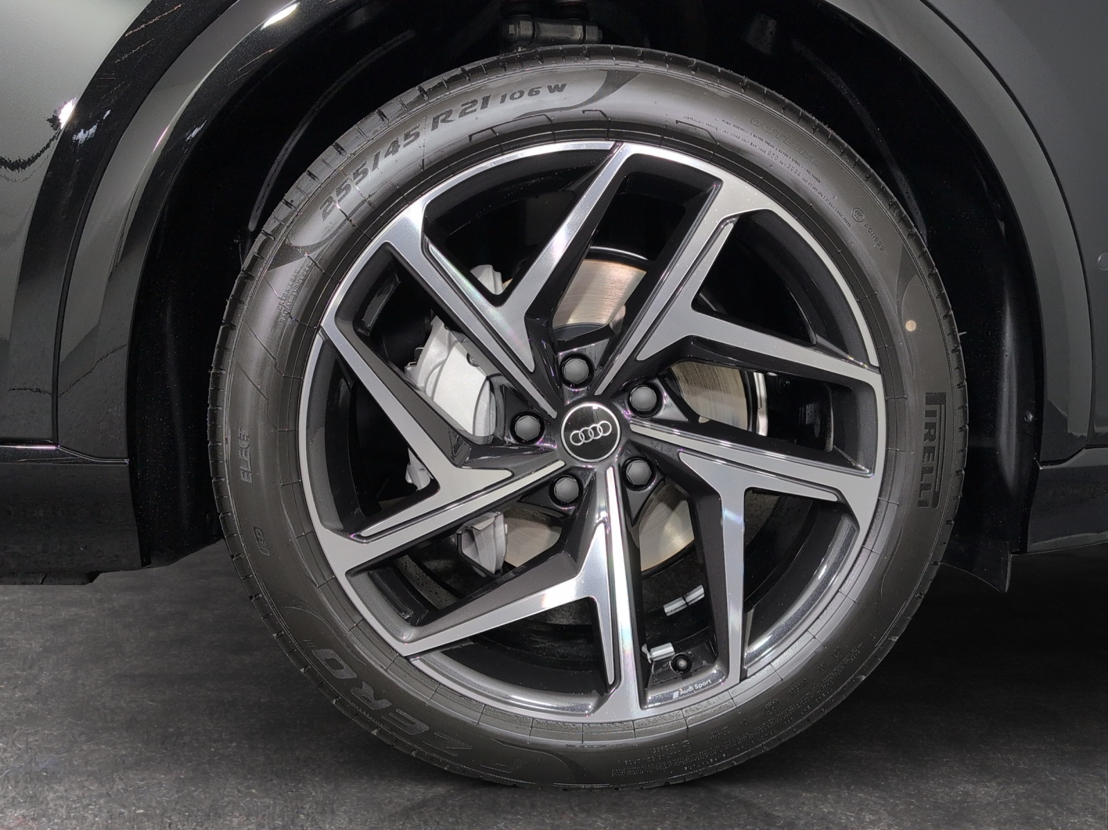 AUDI Q6 e-tron quattro-image-4