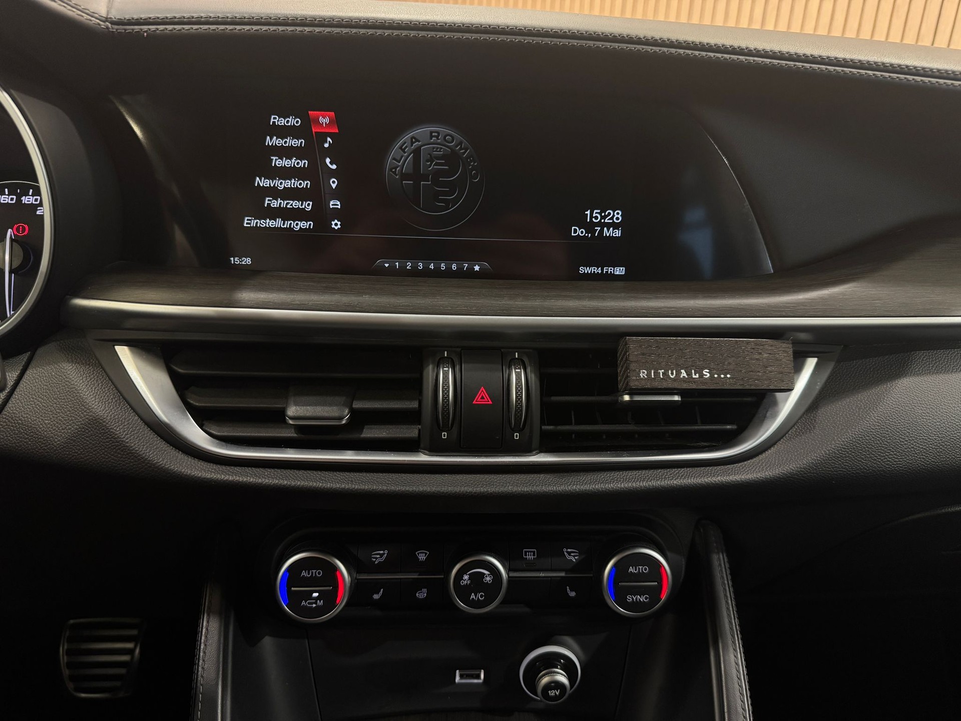 ALFA ROMEO Stelvio 2.2 JTDM Executive Q4 Automatic-image-14