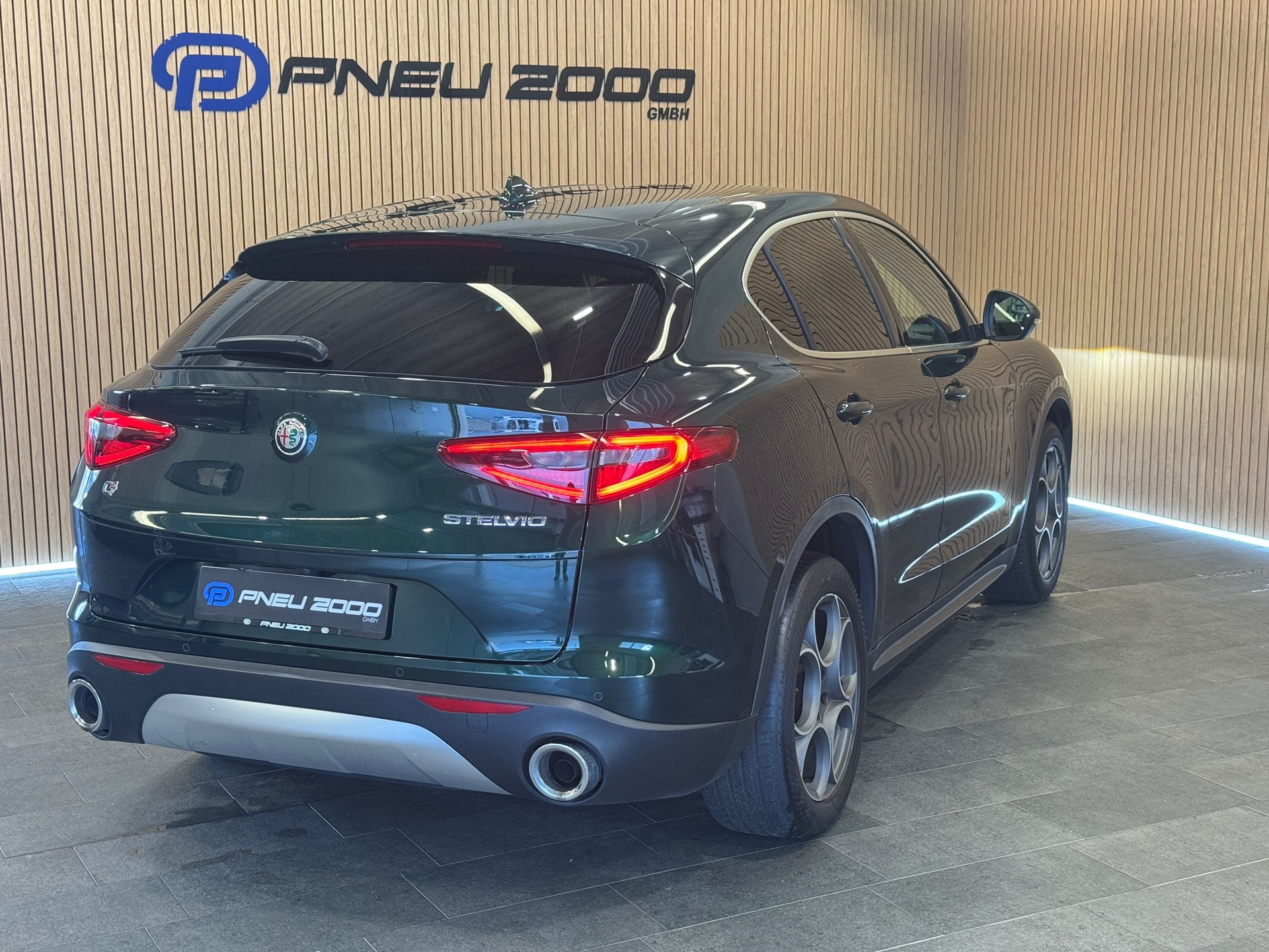 ALFA ROMEO Stelvio 2.2 JTDM Executive Q4 Automatic-image-4