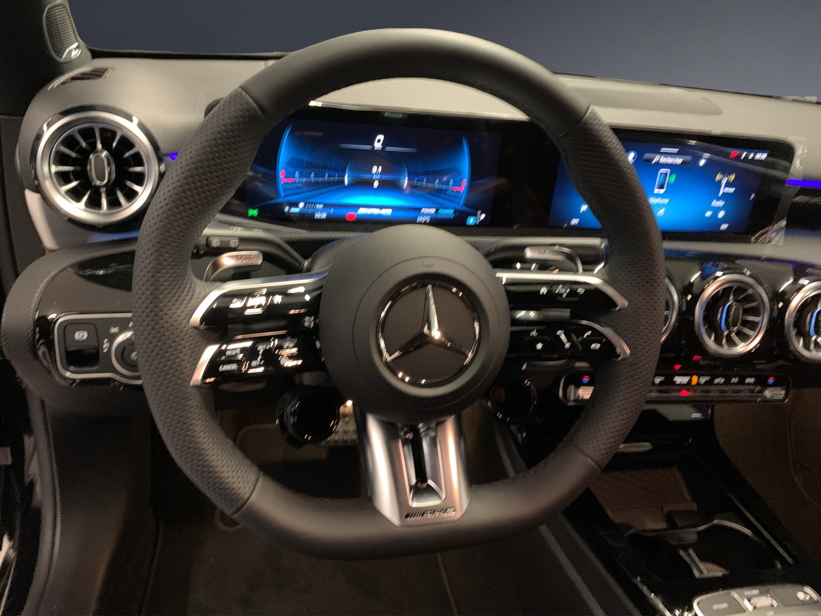 MERCEDES-BENZ A AMG 35 4MATIC-image-9