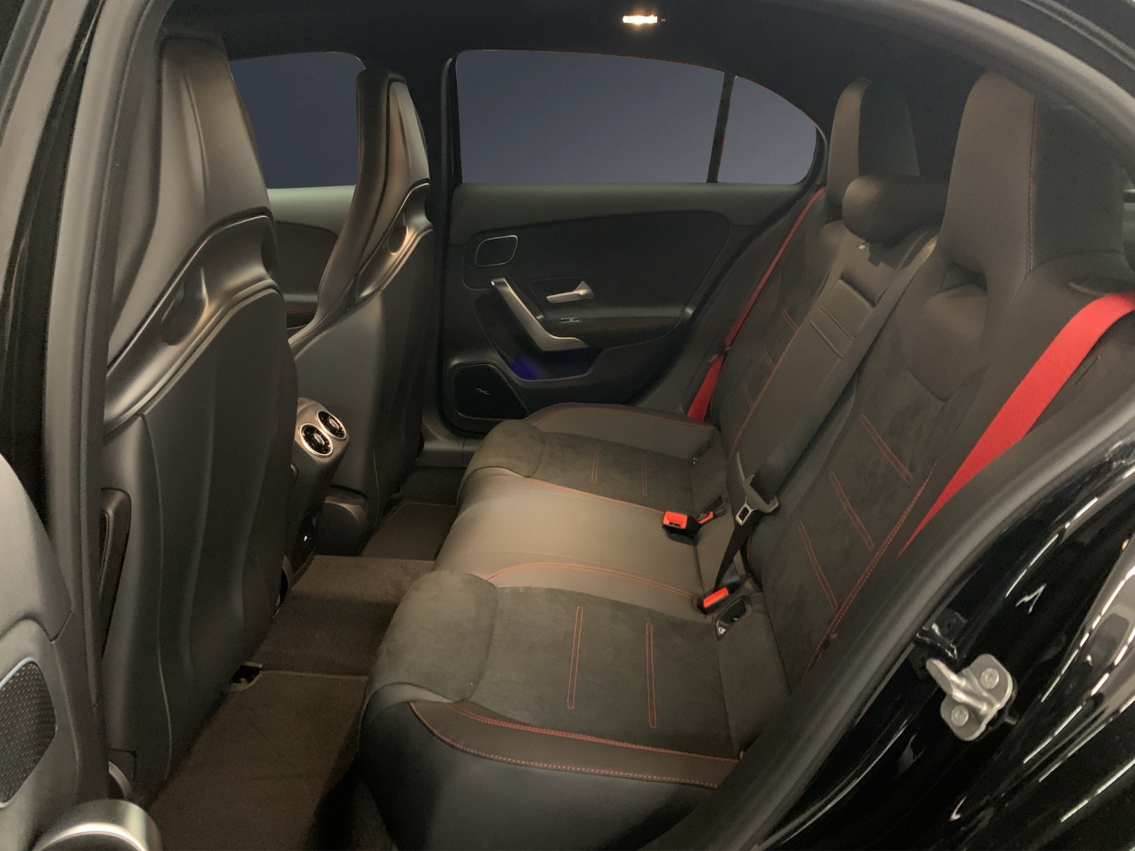 MERCEDES-BENZ A AMG 35 4MATIC-image-10