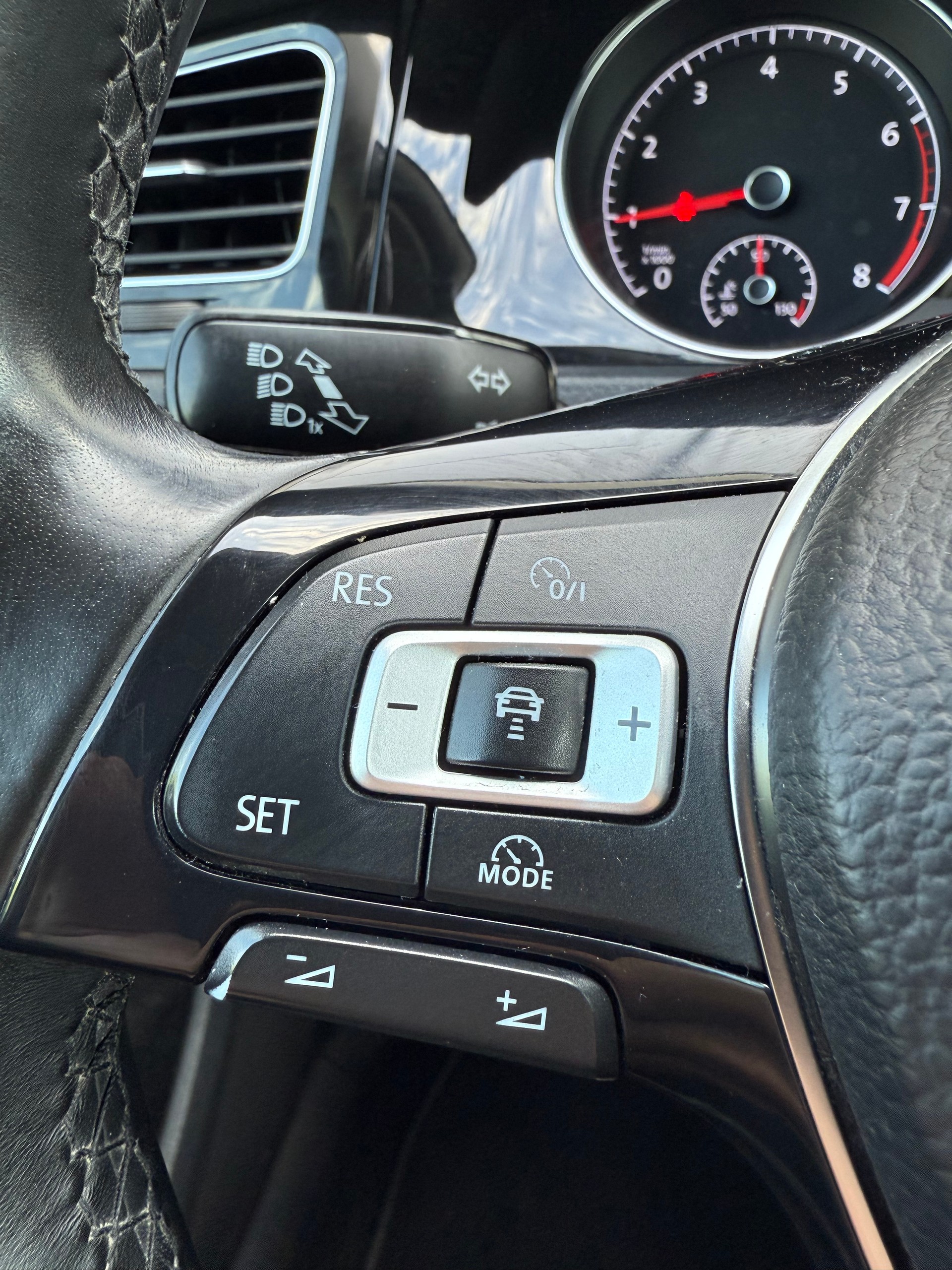 VW Golf 1.5 TSI EVO Highline-image-12