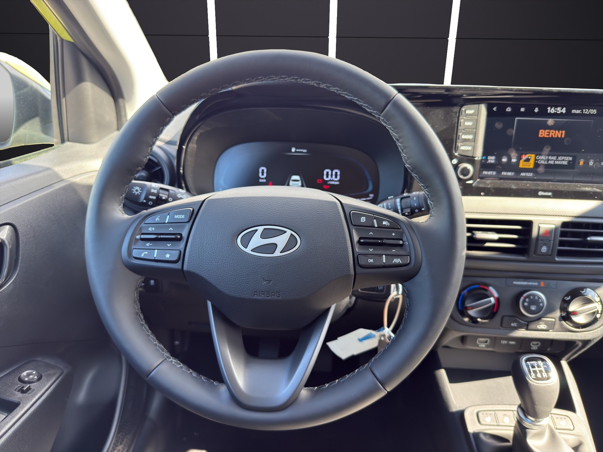 HYUNDAI i10 1.2 Amplia-image-9