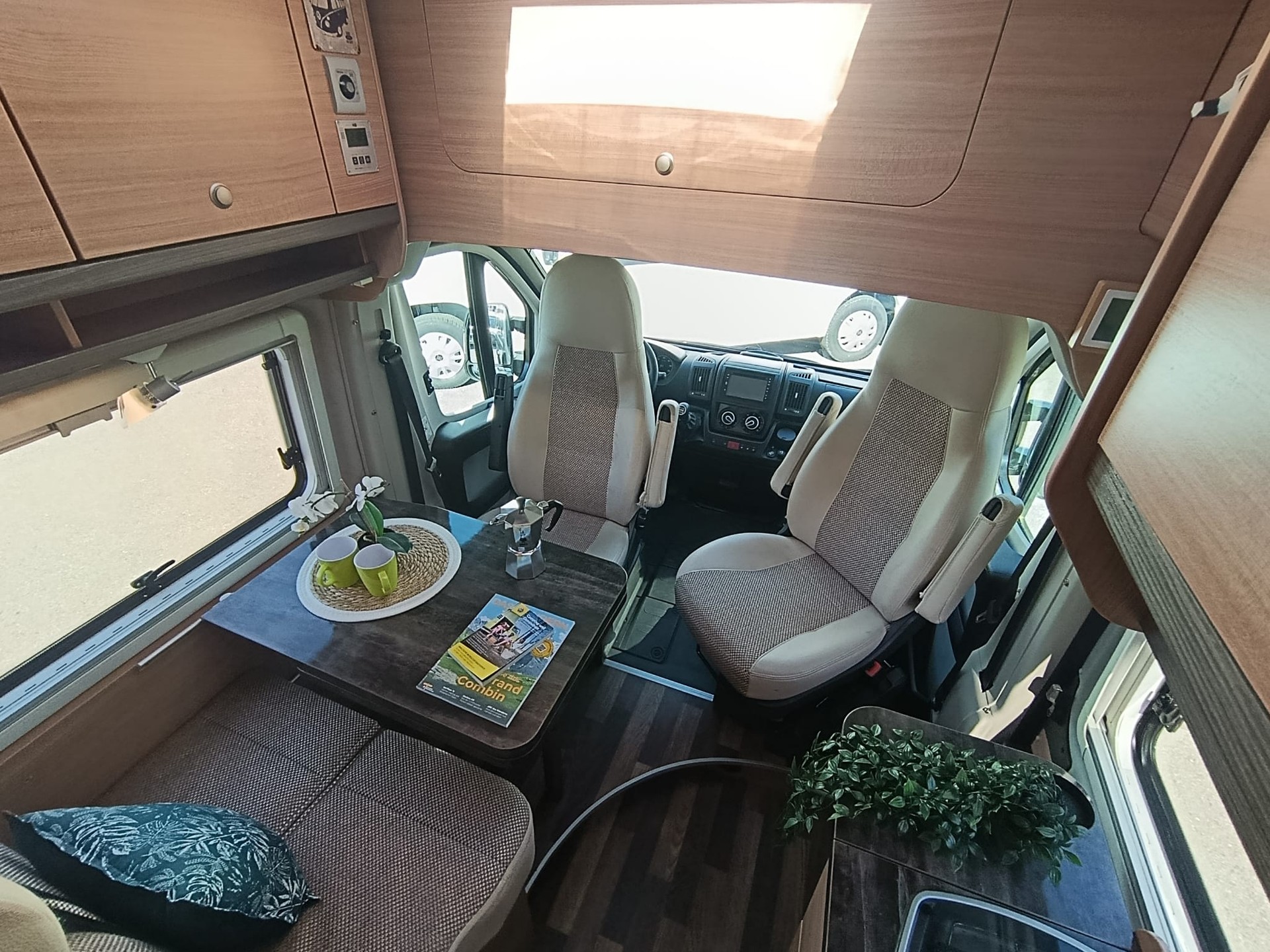 KNAUS K250L *** Die Königsklasse der Kastenwagen ***Längsbett* 2x Solar Panel*Multimedia*Navigation* Duo Controller* volle Stehhöhe*-image-14