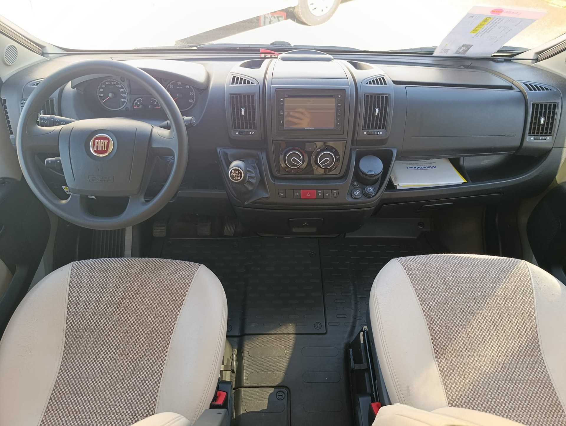 KNAUS K250L *** Die Königsklasse der Kastenwagen ***Längsbett* 2x Solar Panel*Multimedia*Navigation* Duo Controller* volle Stehhöhe*-image-17