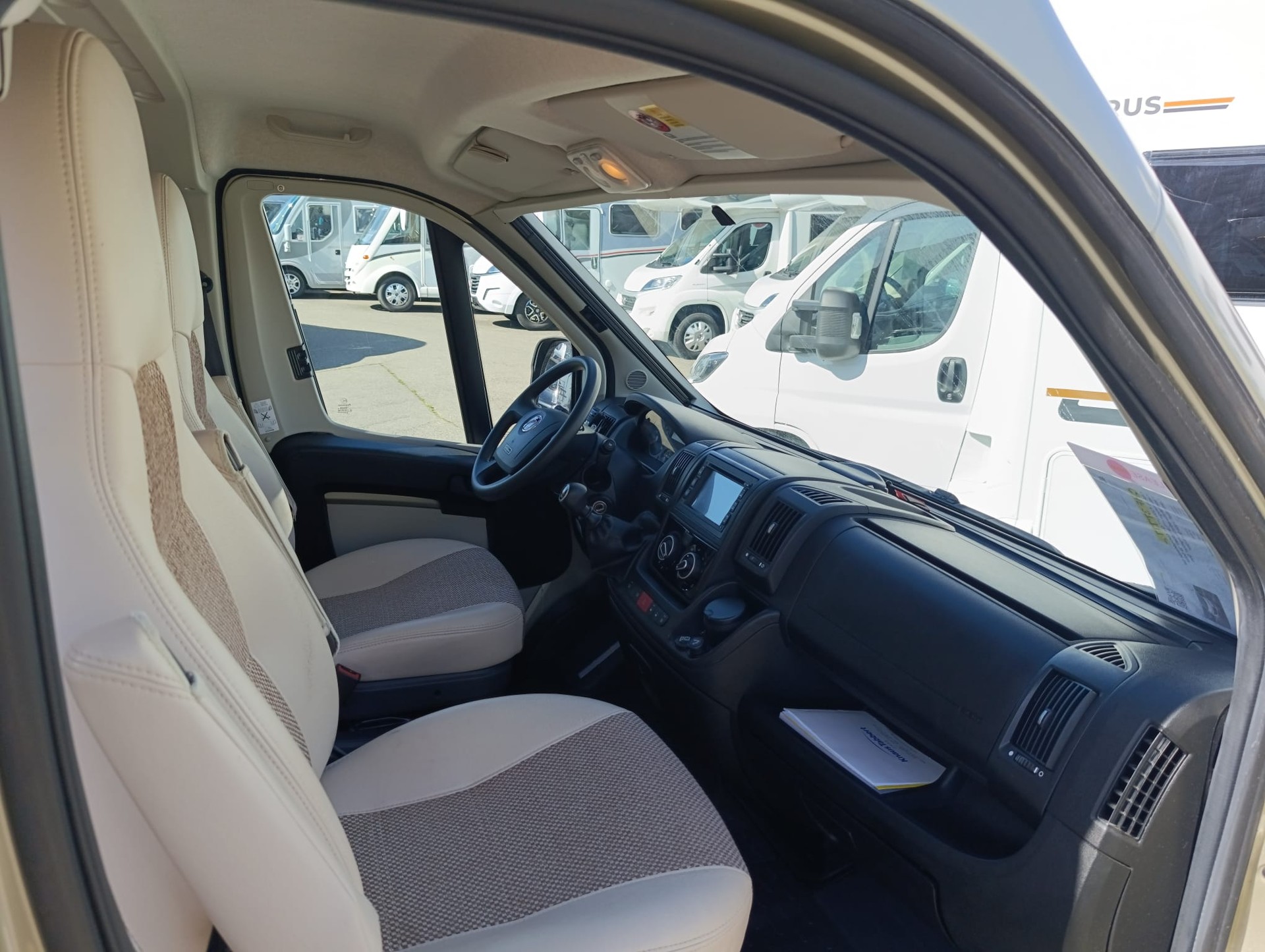 KNAUS K250L *** Die Königsklasse der Kastenwagen ***Längsbett* 2x Solar Panel*Multimedia*Navigation* Duo Controller* volle Stehhöhe*-image-13
