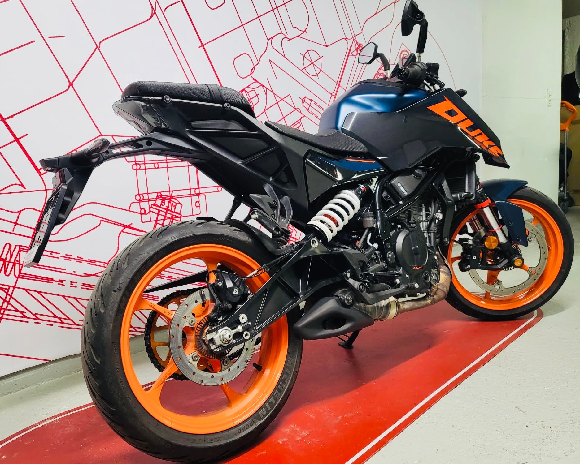 KTM 125 Duke-showroom-element-2