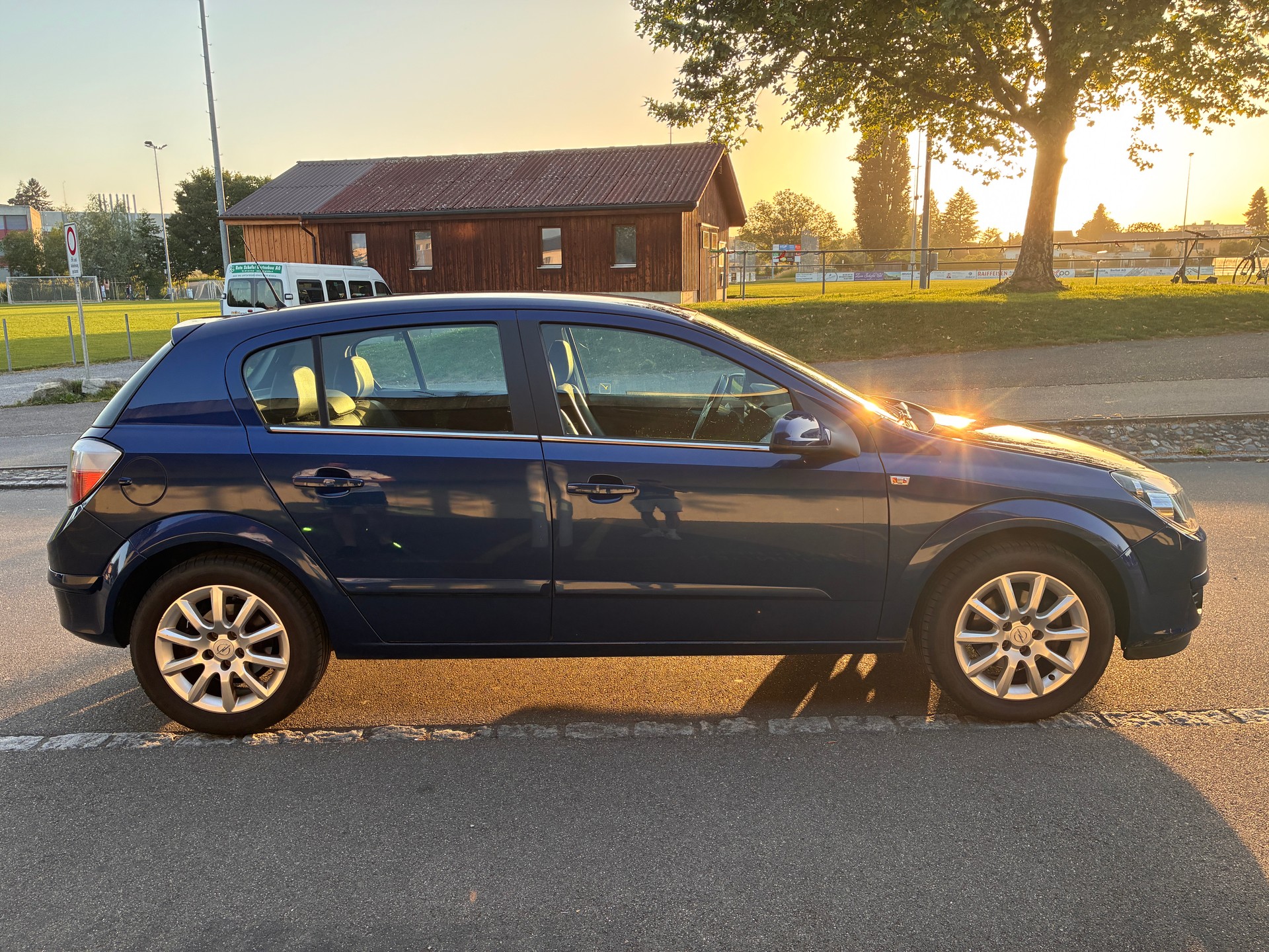 OPEL Astra 1.8i 16V Essentia-image-2