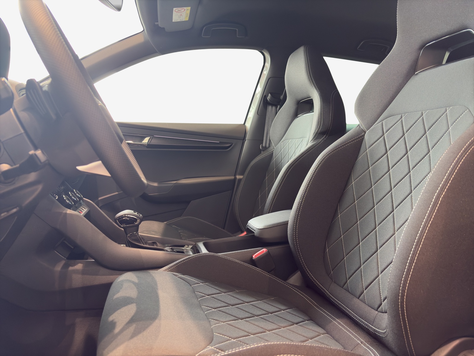 SKODA Karoq 2.0 TSI Dynamic Limited Edition 4x4 DSG-image-5