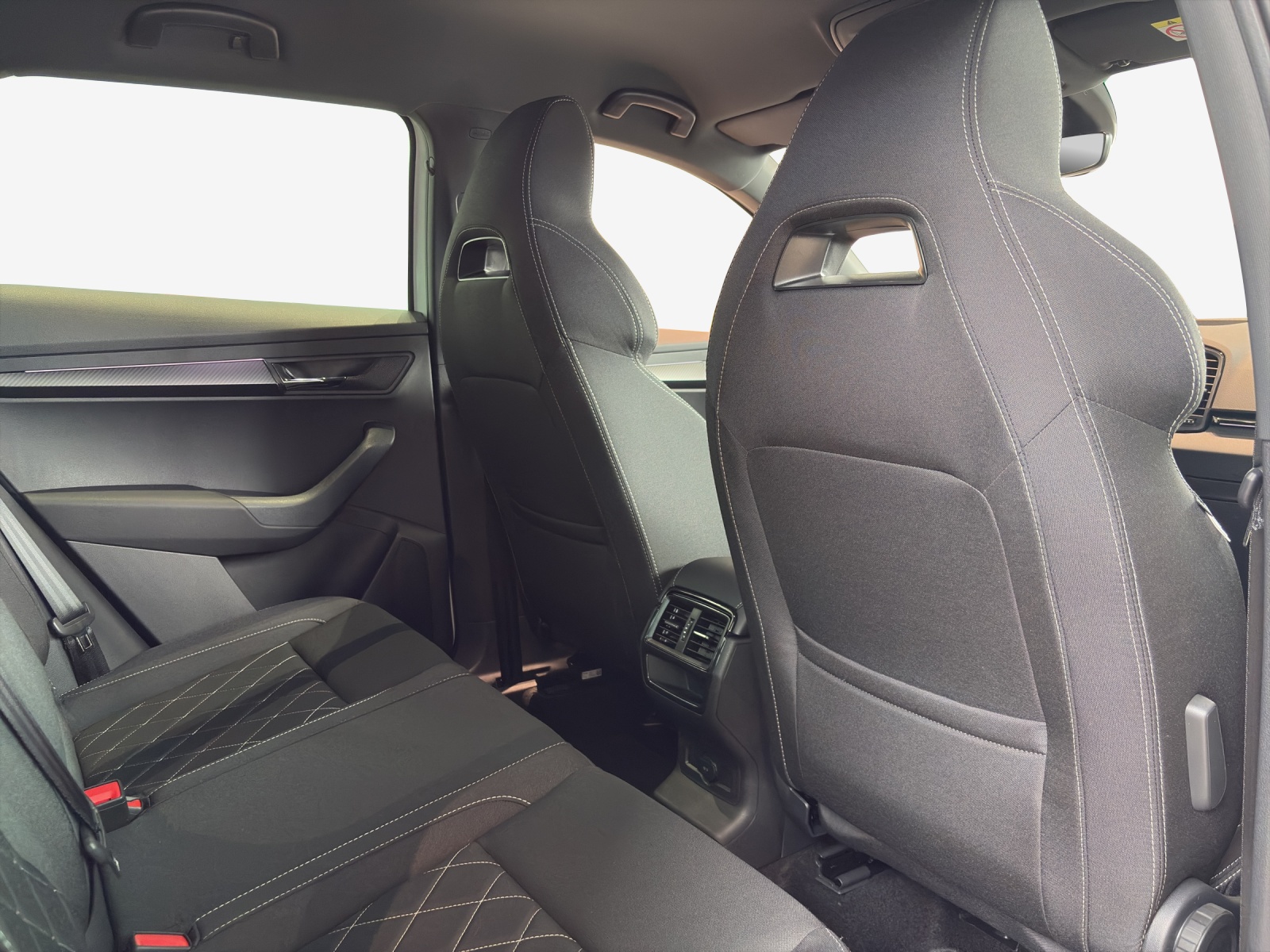 SKODA Karoq 2.0 TSI Dynamic Limited Edition 4x4 DSG-image-12