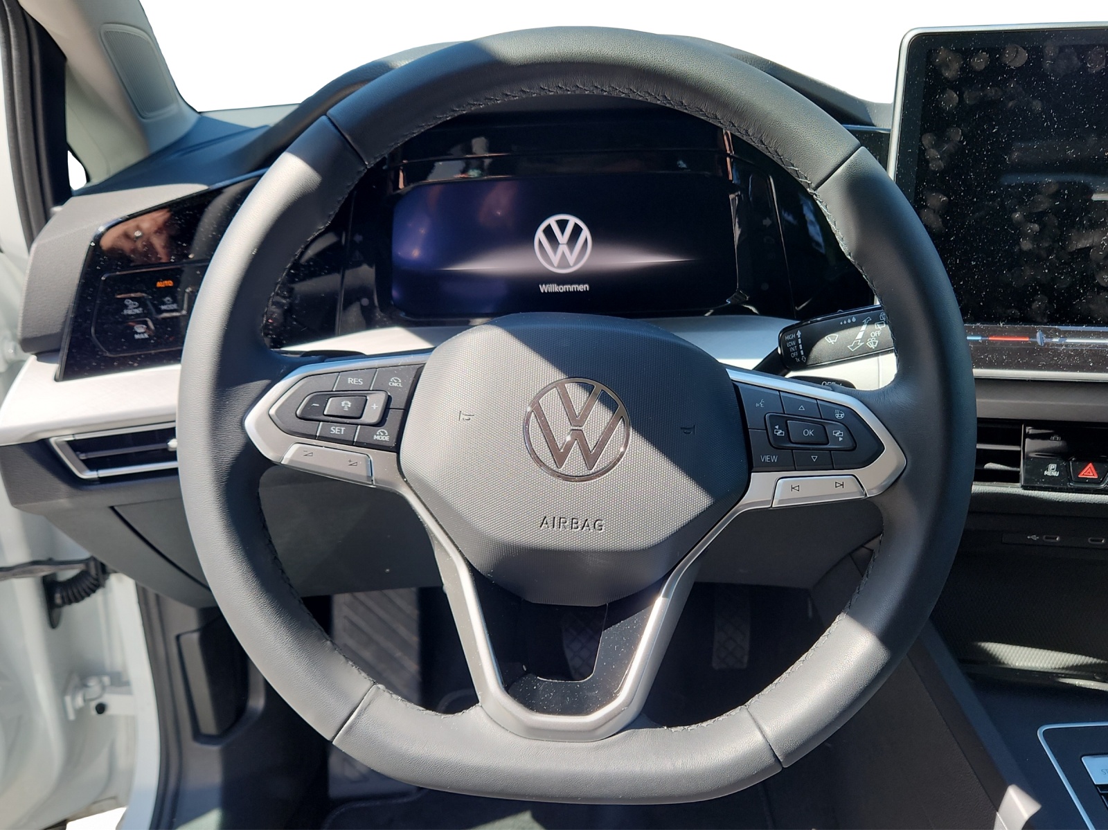 VW Golf 1.5 e TSI mHEV Life DSG-image-9