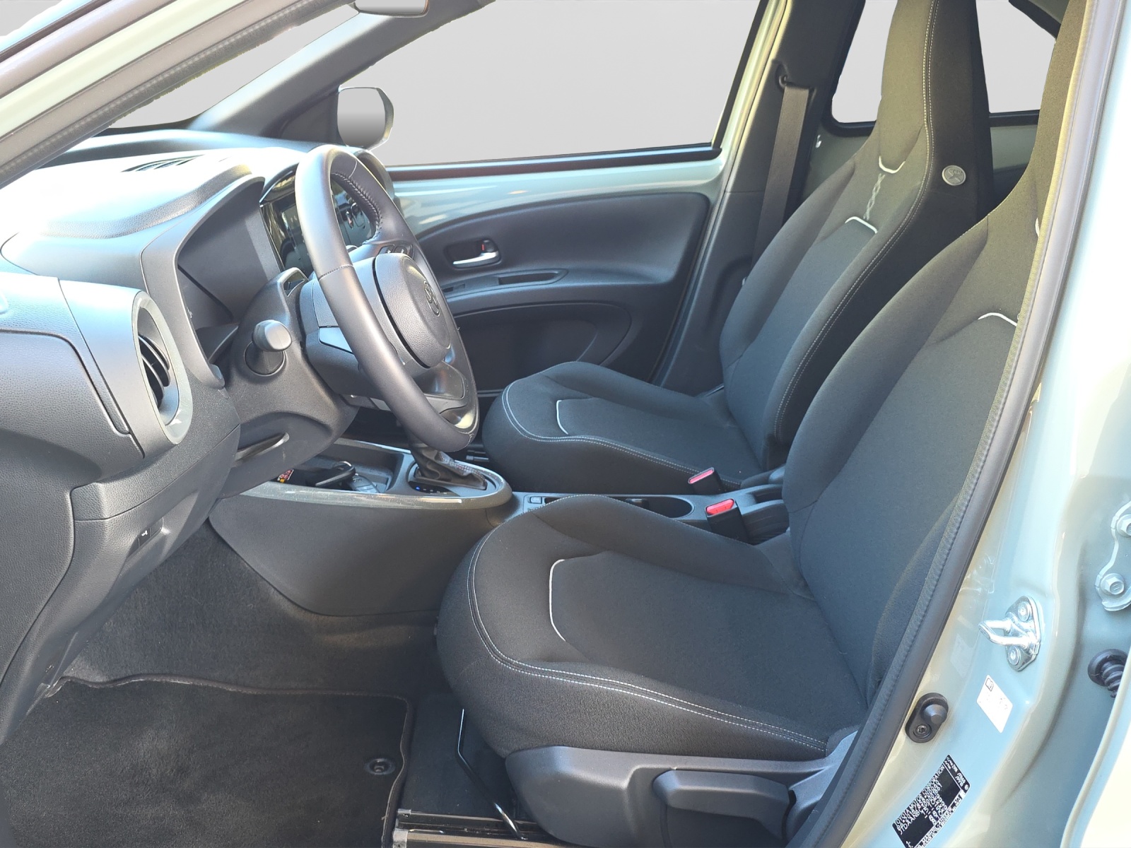 TOYOTA Aygo X 1.5 Hybrid Trend CVT-image-8