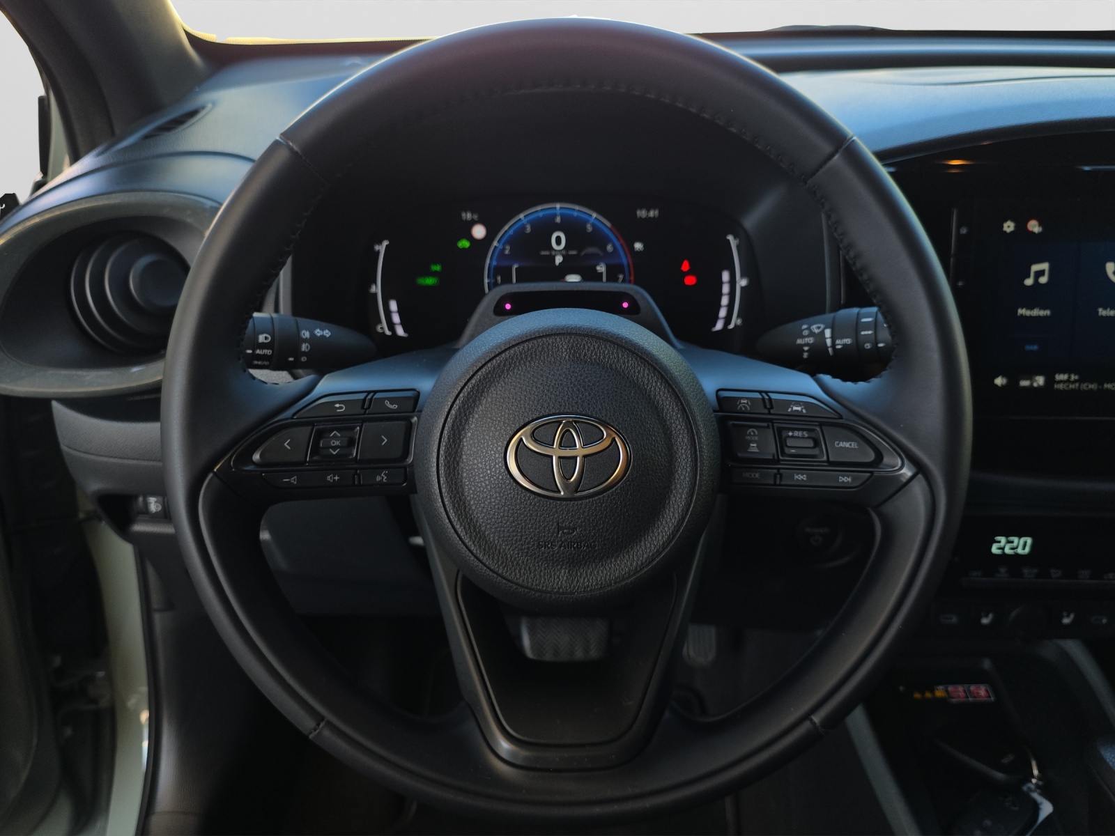 TOYOTA Aygo X 1.5 Hybrid Trend CVT-image-9