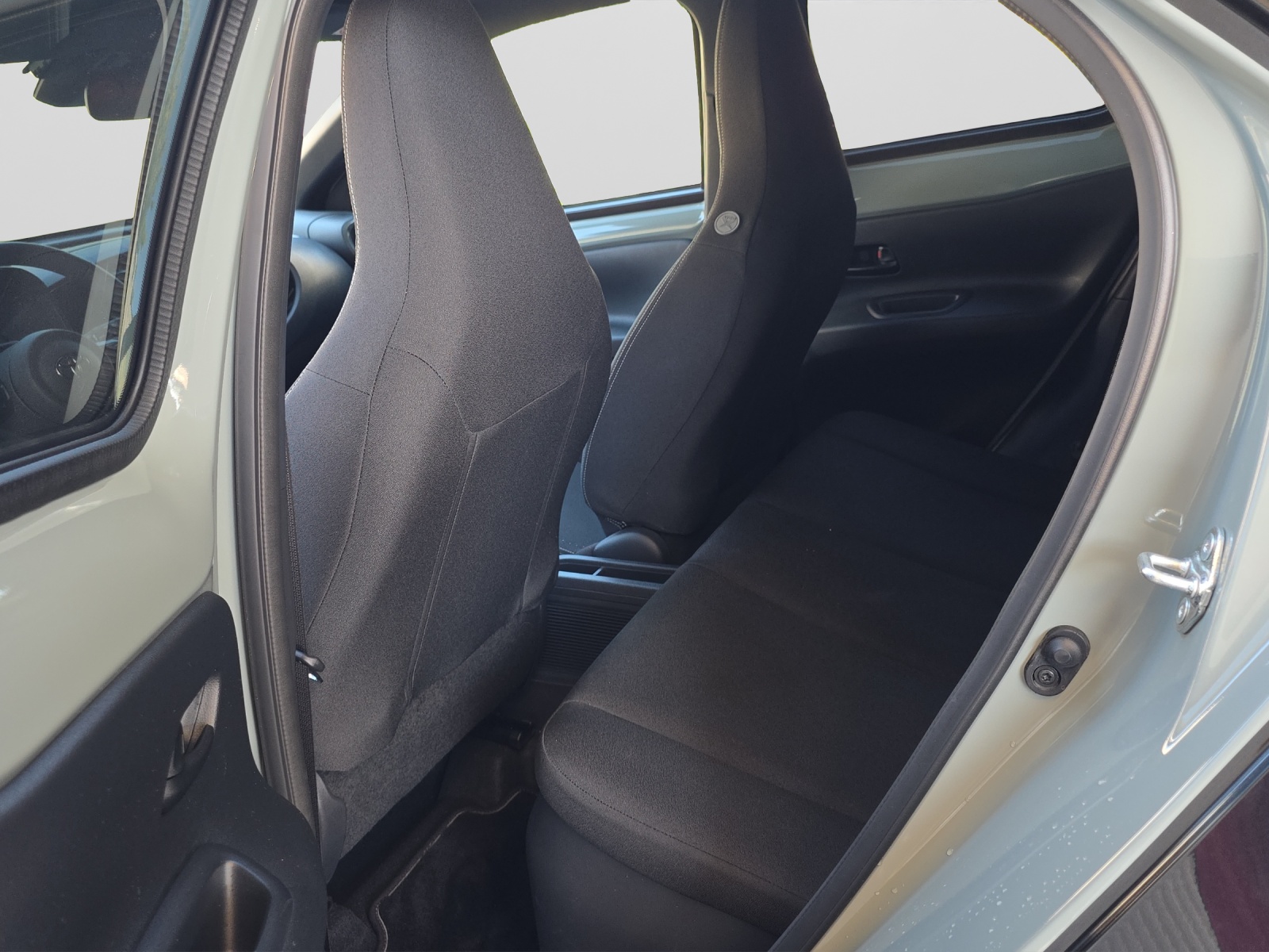 TOYOTA Aygo X 1.5 Hybrid Trend CVT-image-12