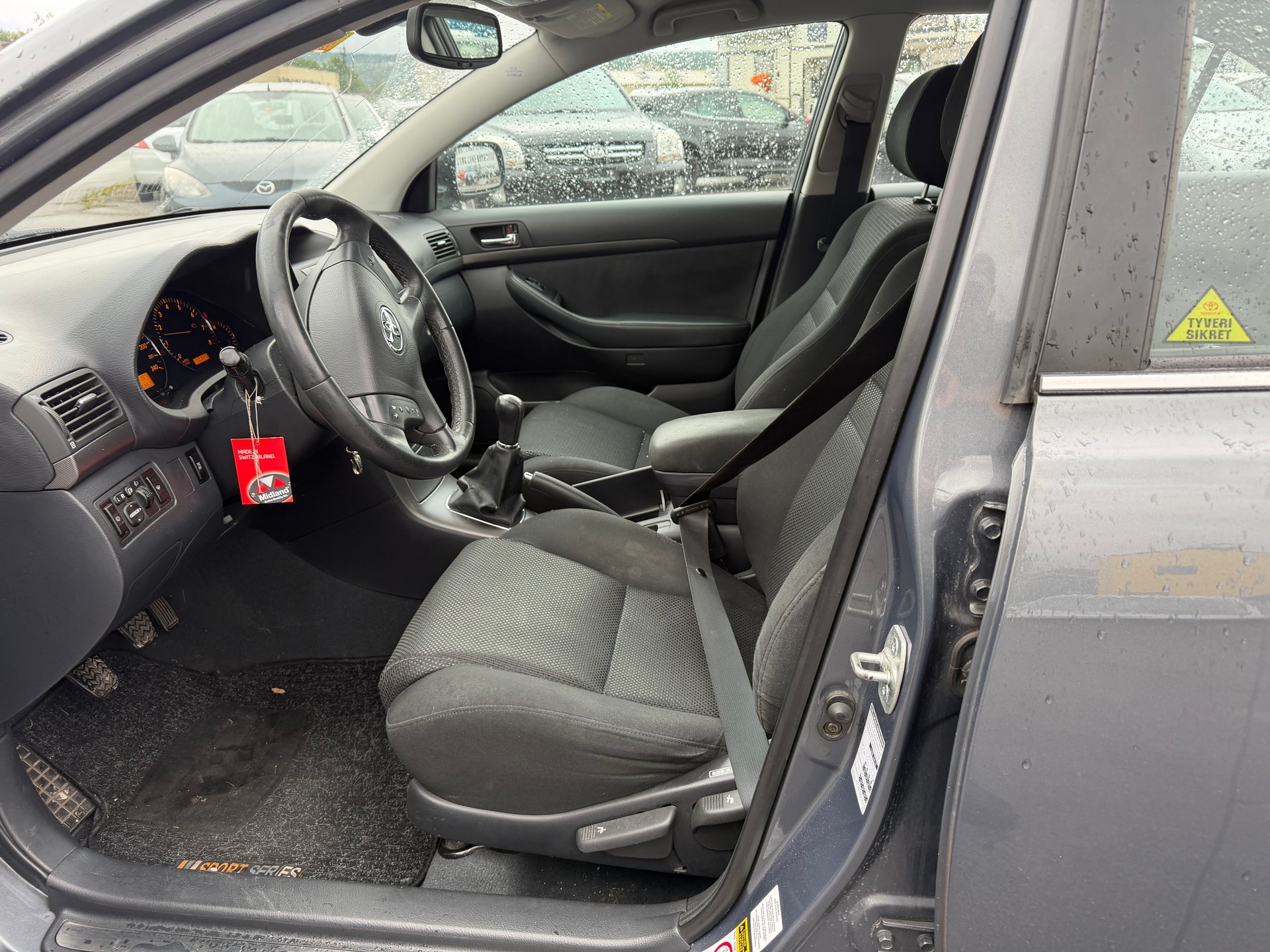 TOYOTA Avensis 2.0 D4 VVT-i Linea Sol Sedan-image-11