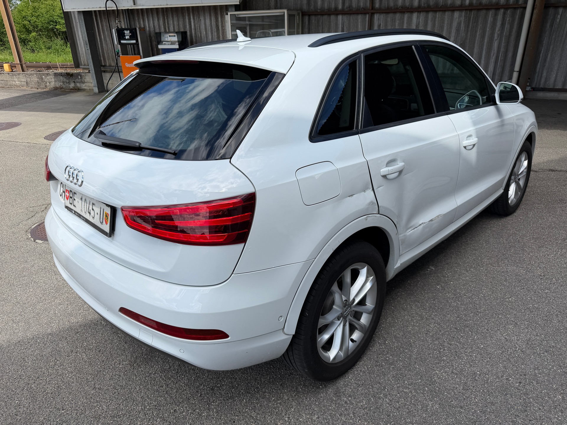 AUDI Q3 2.0 TDI quattro S-tronic-image-3
