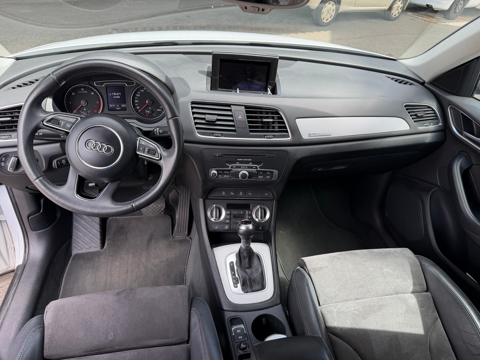 AUDI Q3 2.0 TDI quattro S-tronic-image-5