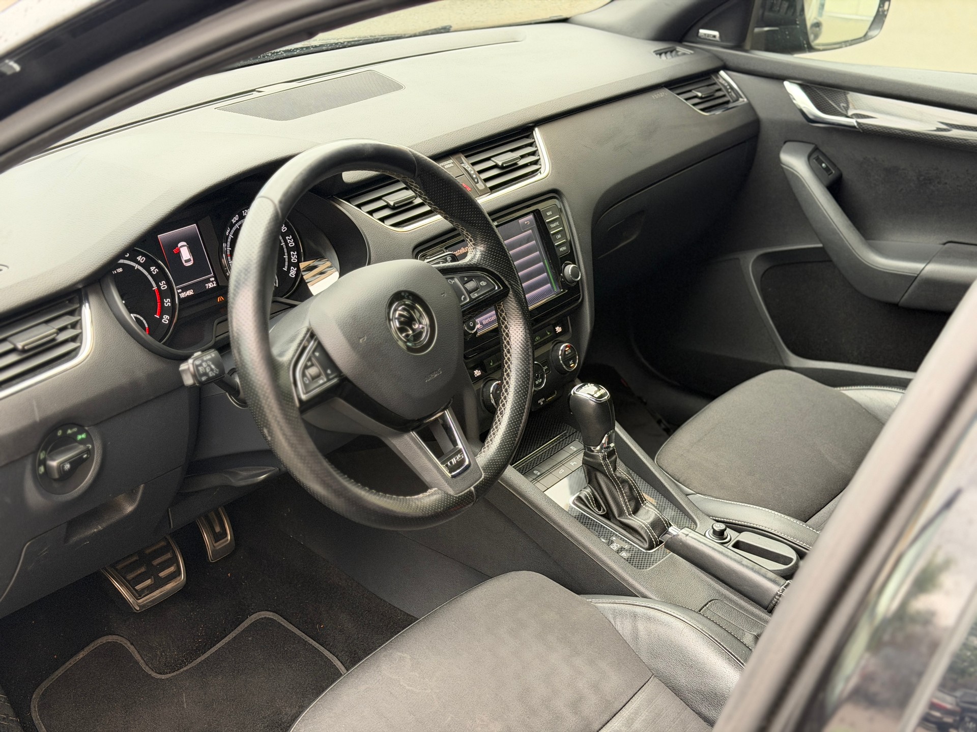 SKODA Octavia Combi 2.0 TDI RS DSG-image-10