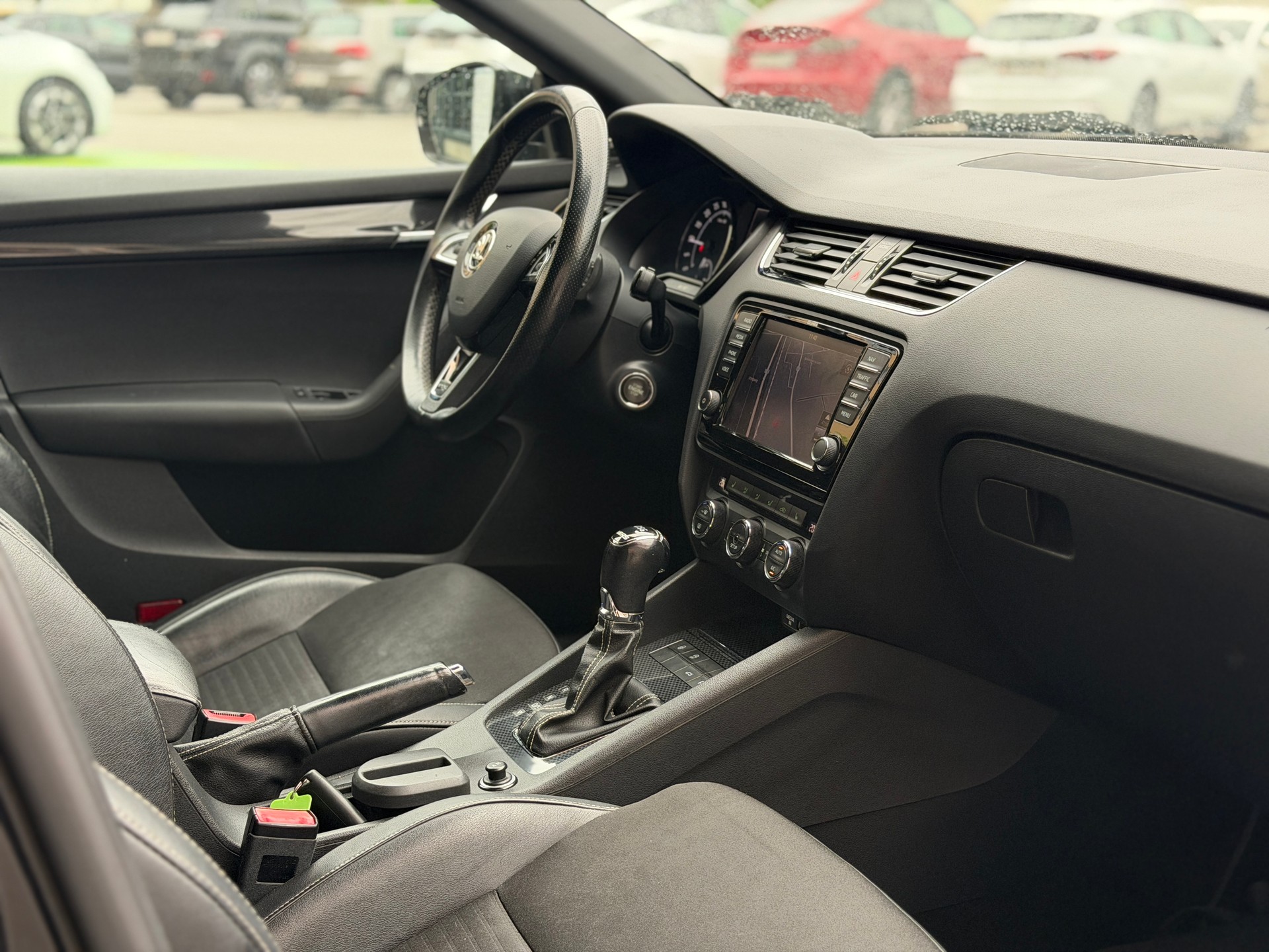 SKODA Octavia Combi 2.0 TDI RS DSG-image-24