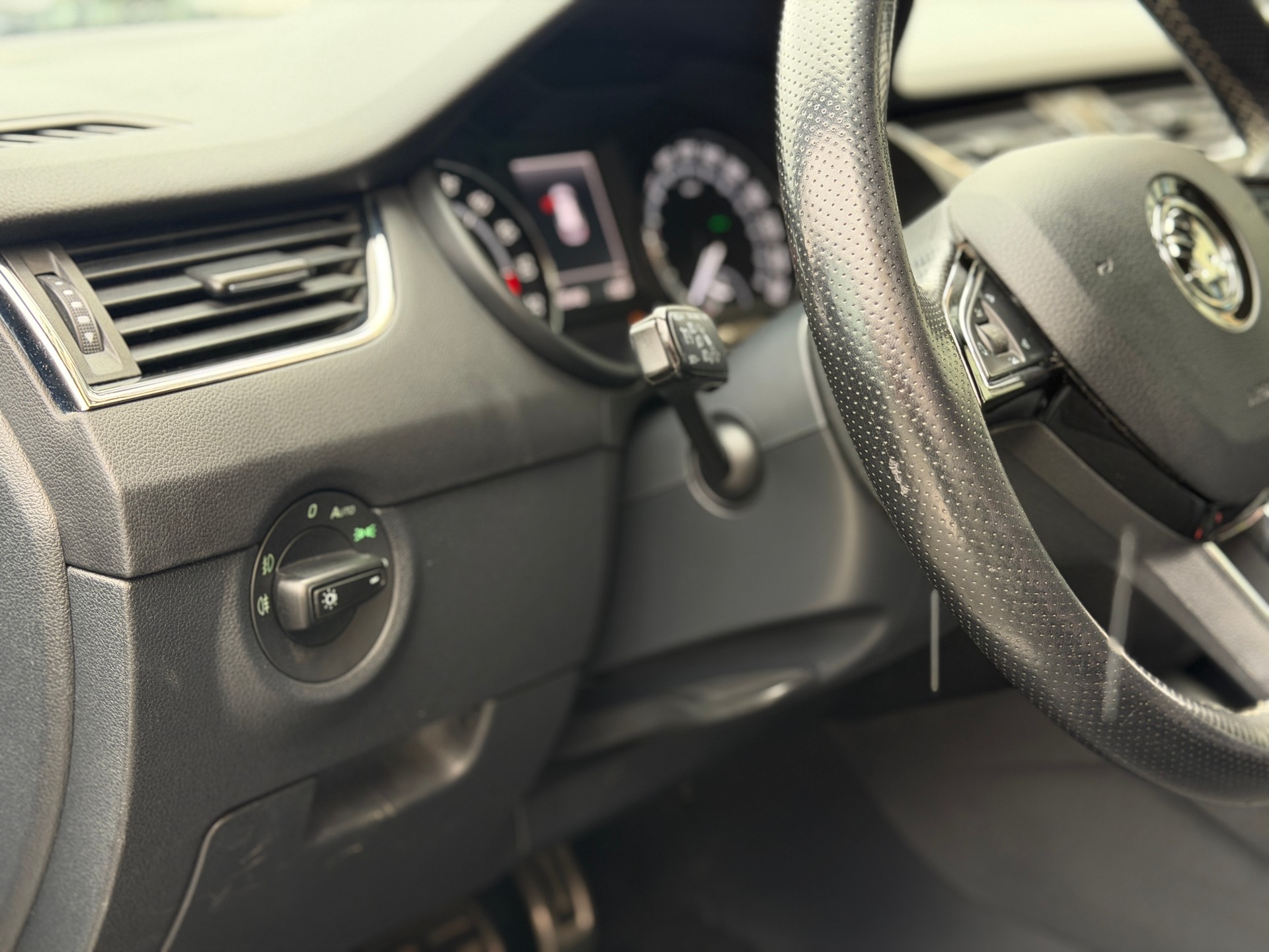 SKODA Octavia Combi 2.0 TDI RS DSG-image-14