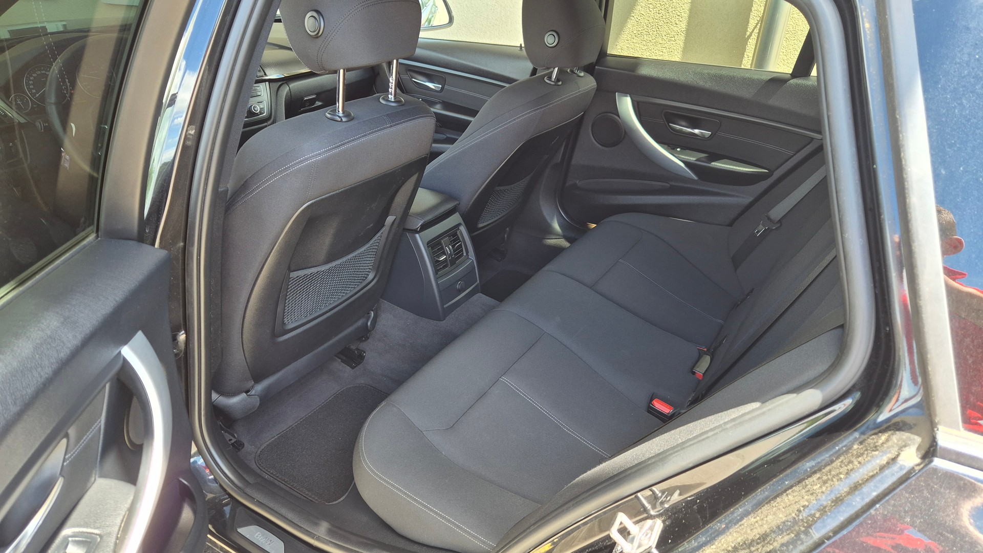 BMW 318d xDrive Touring Sport Line-image-11