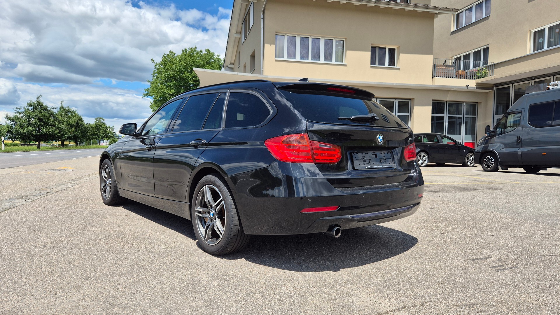 BMW 318d xDrive Touring Sport Line-image-2