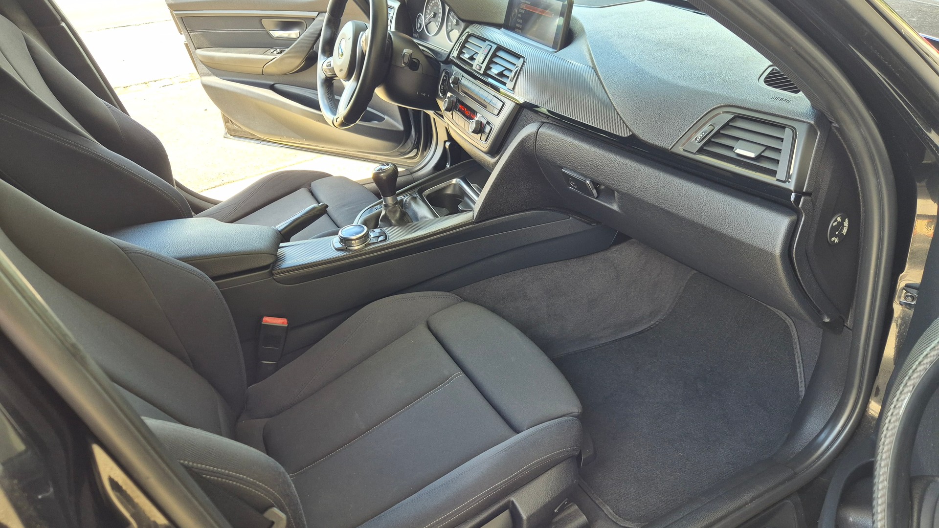 BMW 318d xDrive Touring Sport Line-image-10