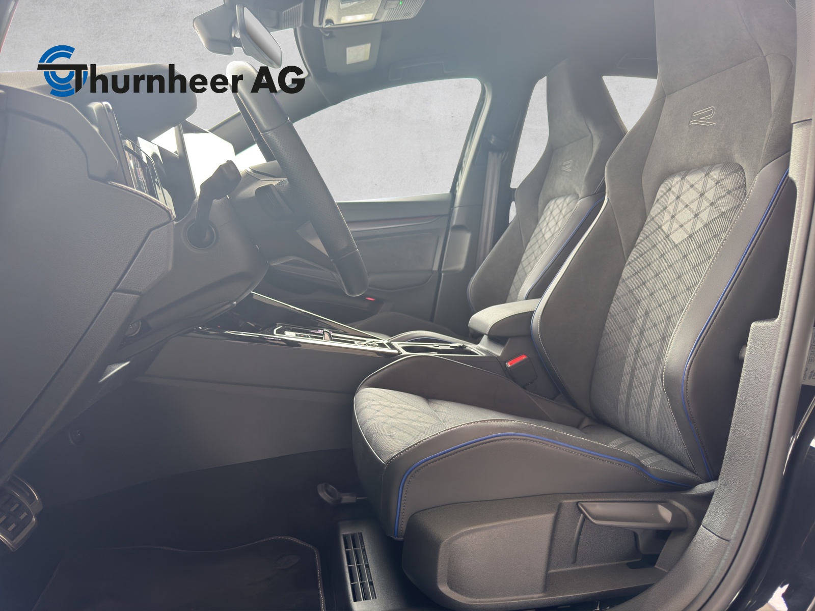 VW Golf 1.5 e TSI mHEV R-Line DSG-image-8