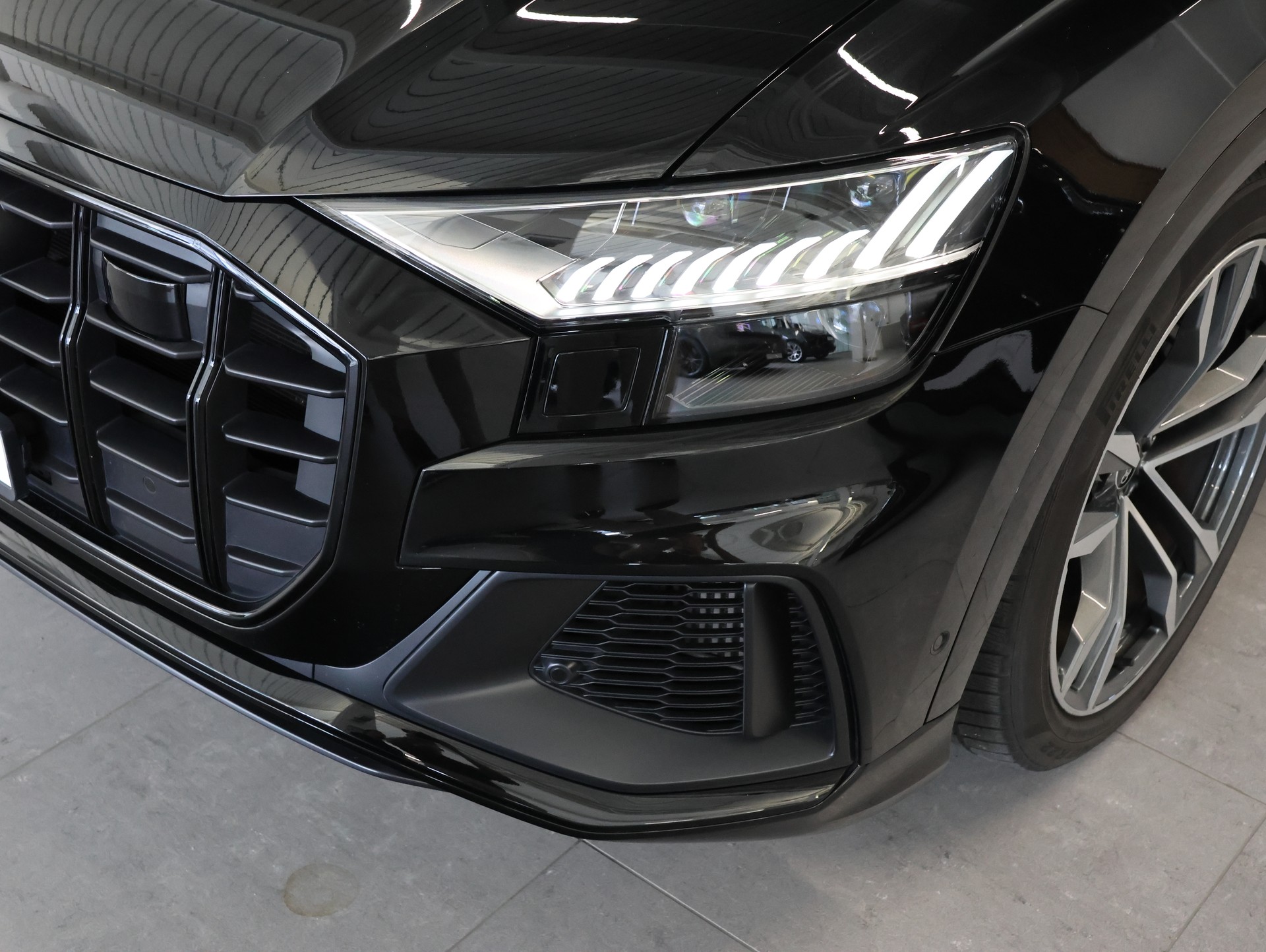 AUDI SQ8 TFSI quattro tiptronic *Premiumpaket* *Assistenzpaket plus* *Pano*-image-9