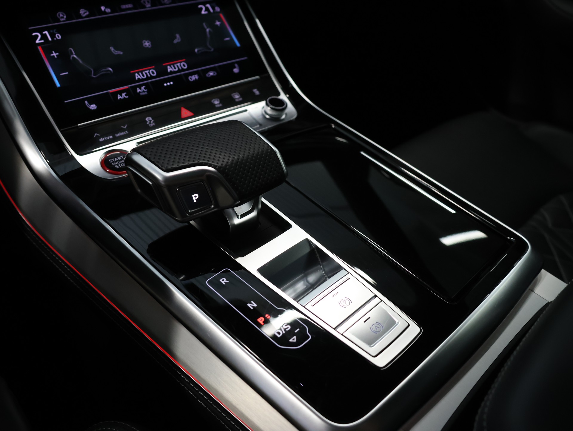 AUDI SQ8 TFSI quattro tiptronic *Premiumpaket* *Assistenzpaket plus* *Pano*-image-27