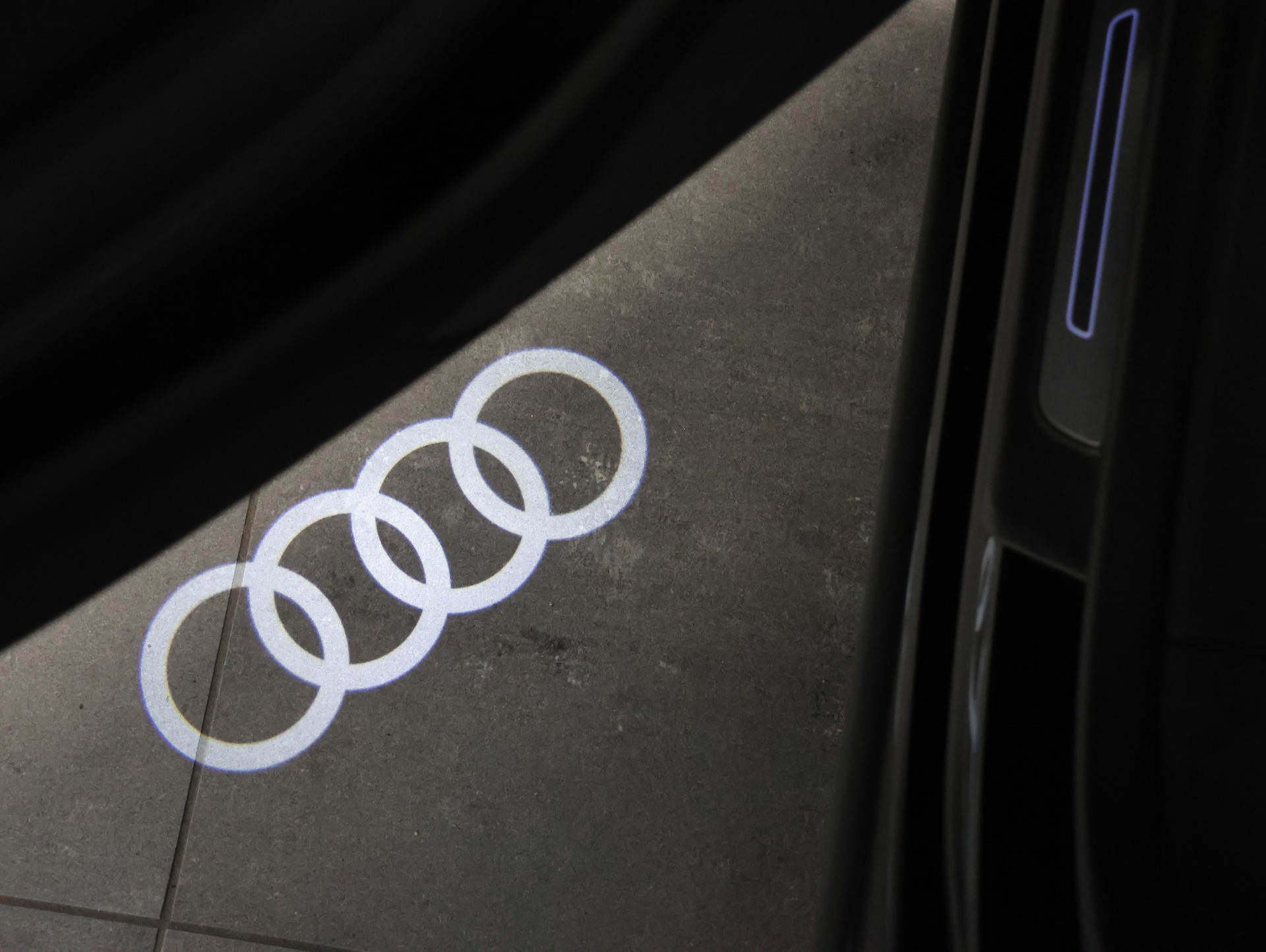 AUDI SQ8 TFSI quattro tiptronic *Premiumpaket* *Assistenzpaket plus* *Pano*-image-34