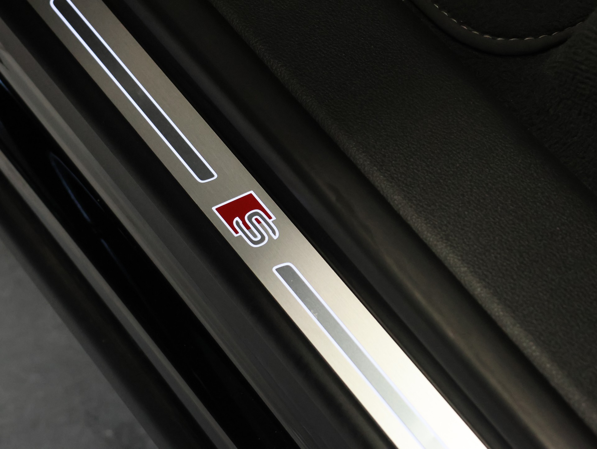 AUDI SQ8 TFSI quattro tiptronic *Premiumpaket* *Assistenzpaket plus* *Pano*-image-14