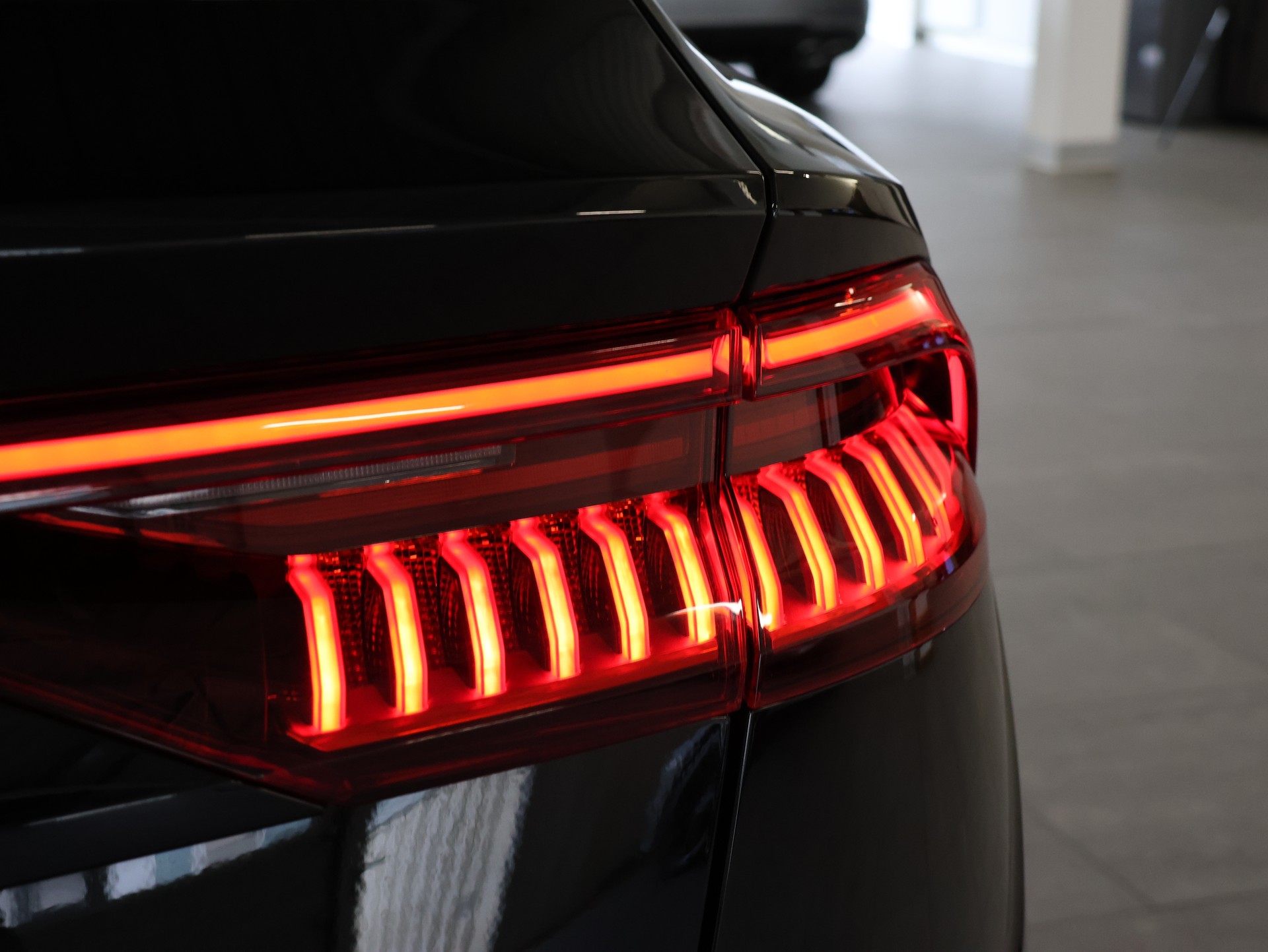 AUDI SQ8 TFSI quattro tiptronic *Premiumpaket* *Assistenzpaket plus* *Pano*-image-11