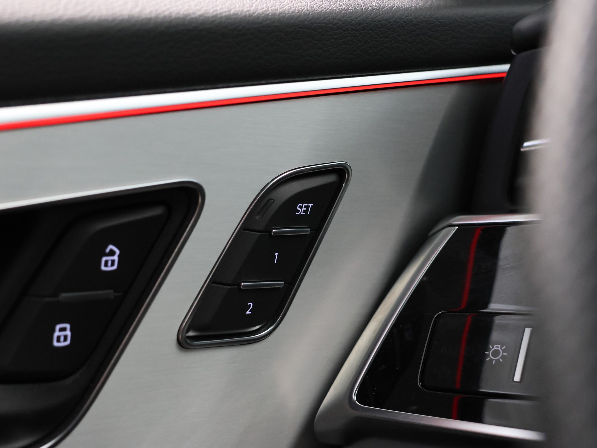 AUDI SQ8 TFSI quattro tiptronic *Premiumpaket* *Assistenzpaket plus* *Pano*-image-31