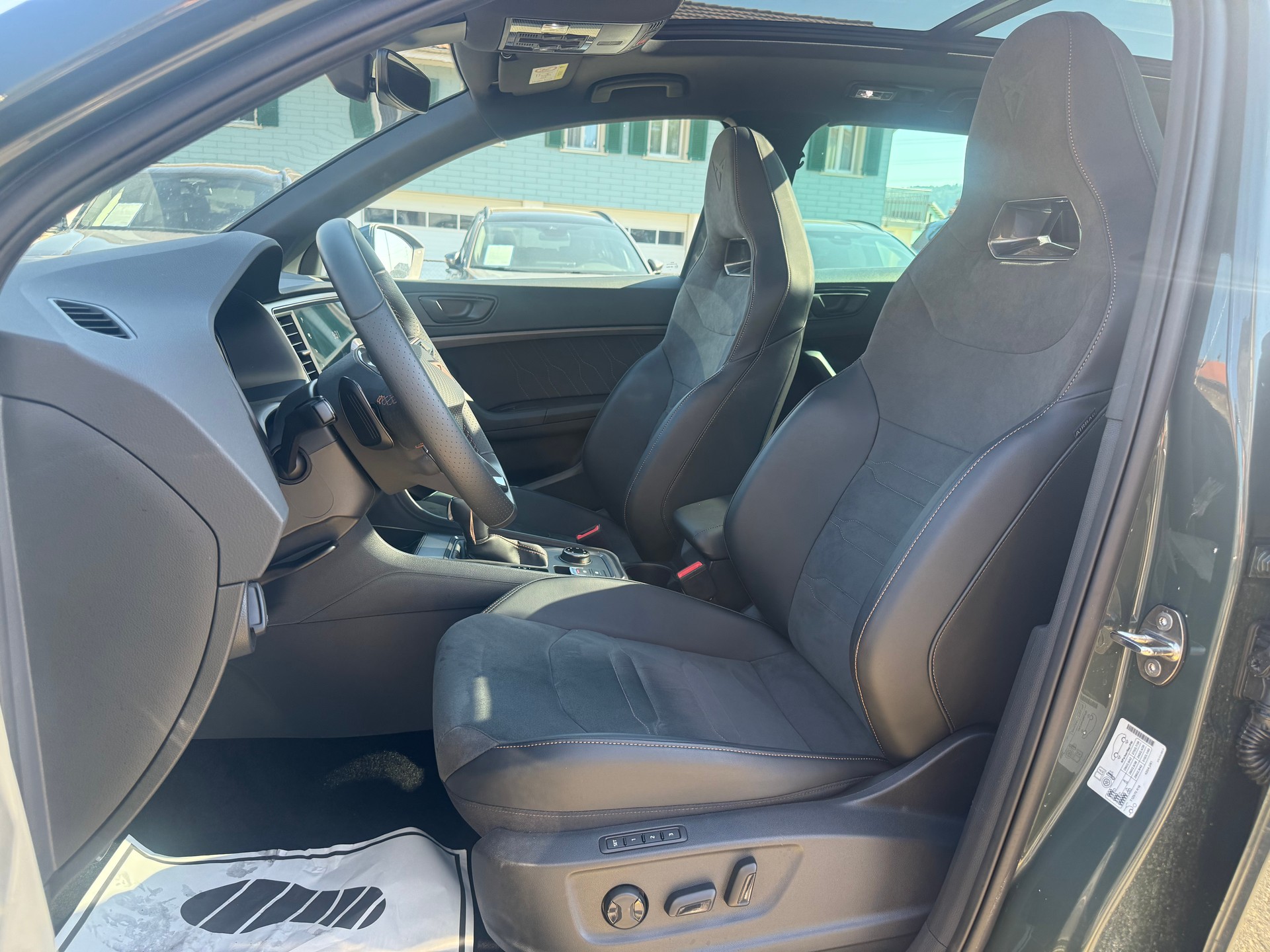 CUPRA Ateca 2.0 TSI VZ 4Drive DSG * 20 ZOLL 5 JAHRE GARANTIE EL SITZE LENKRAD HEIZUNG *-image-9