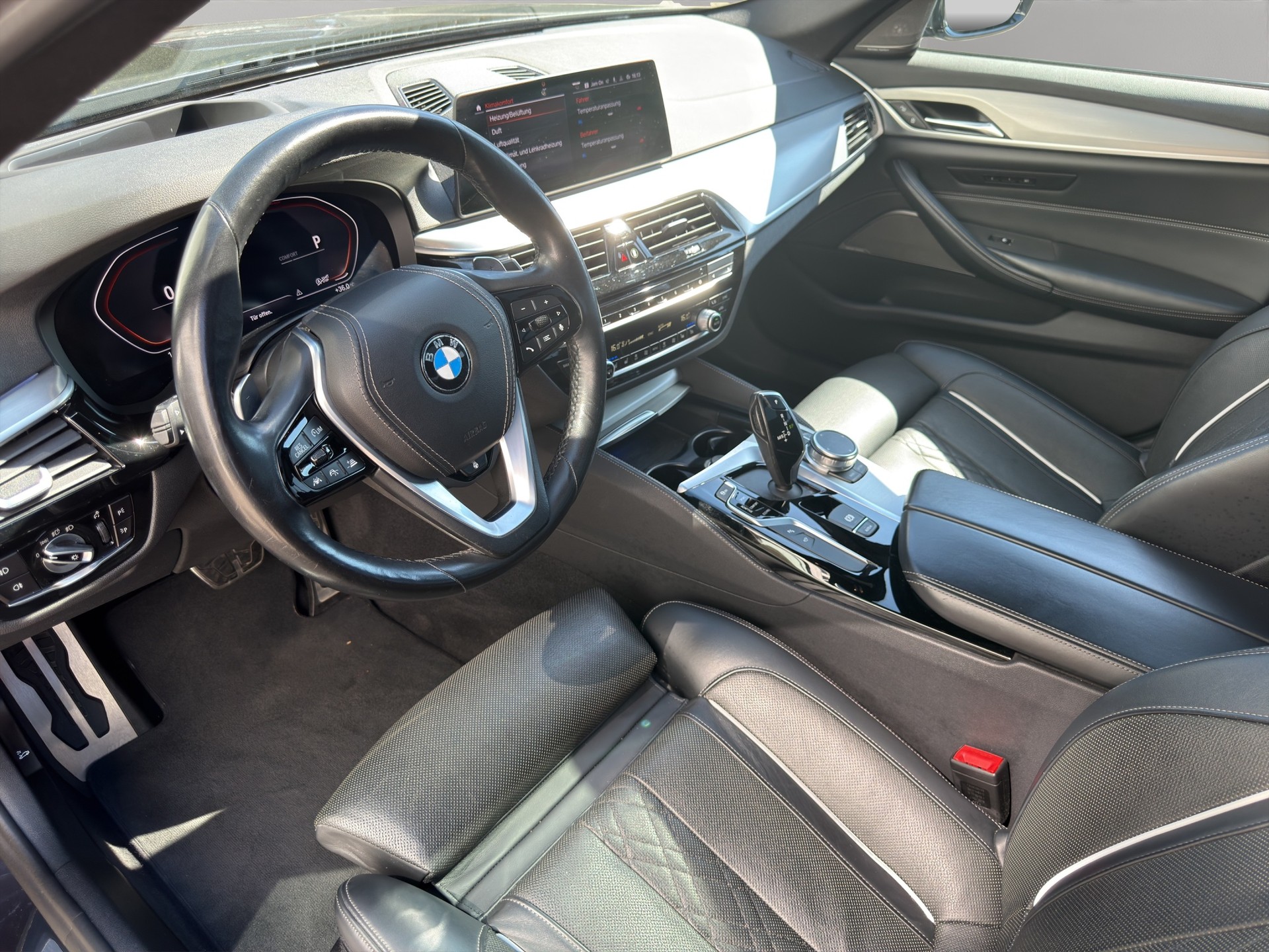 BMW 540i xDrive Touring Steptronic-image-10