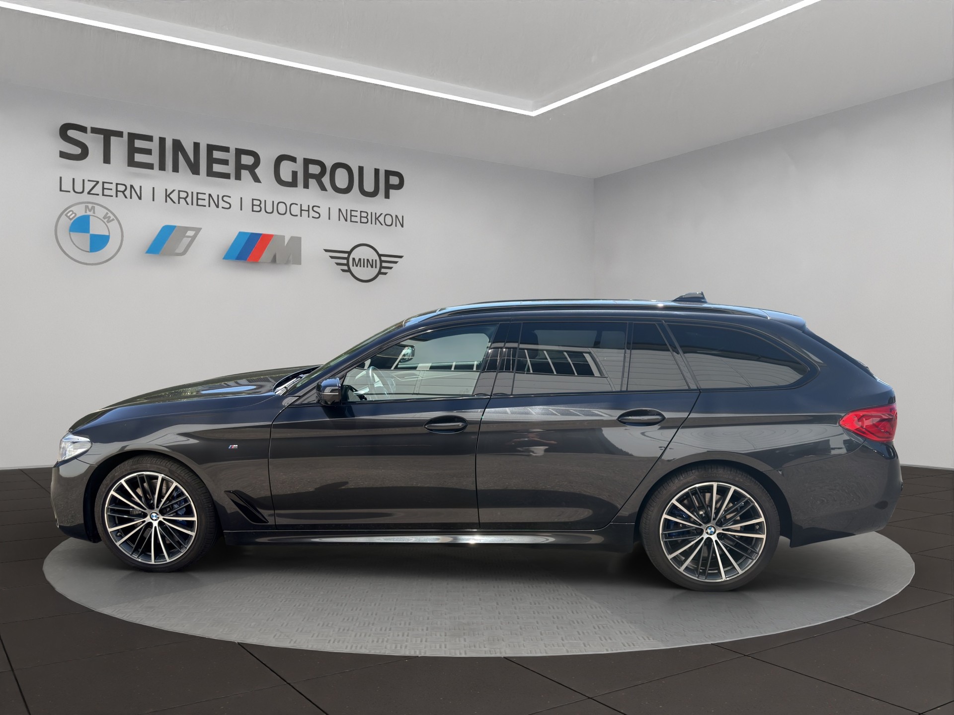 BMW 540i xDrive Touring Steptronic-image-7