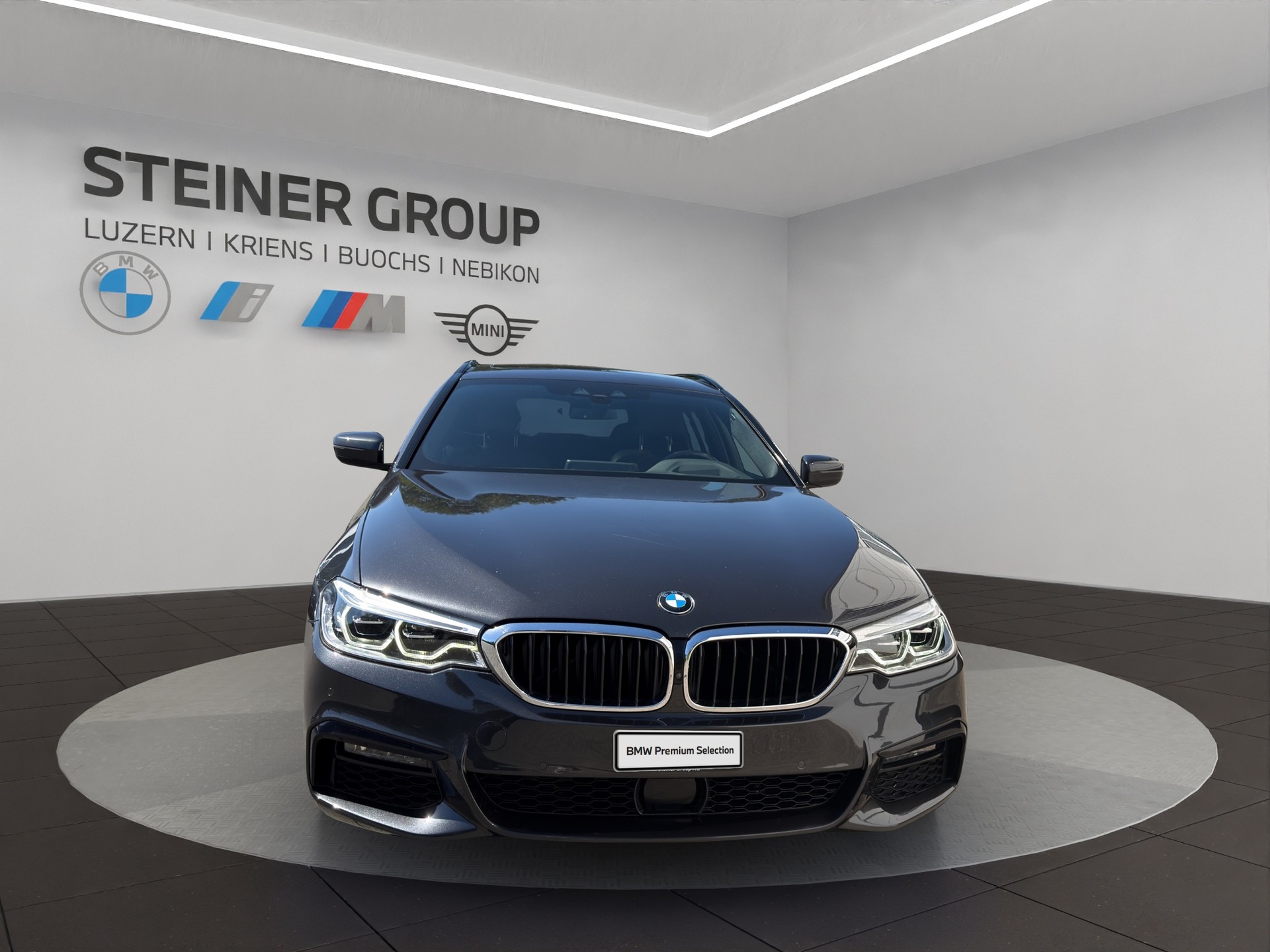 BMW 540i xDrive Touring Steptronic-image-1